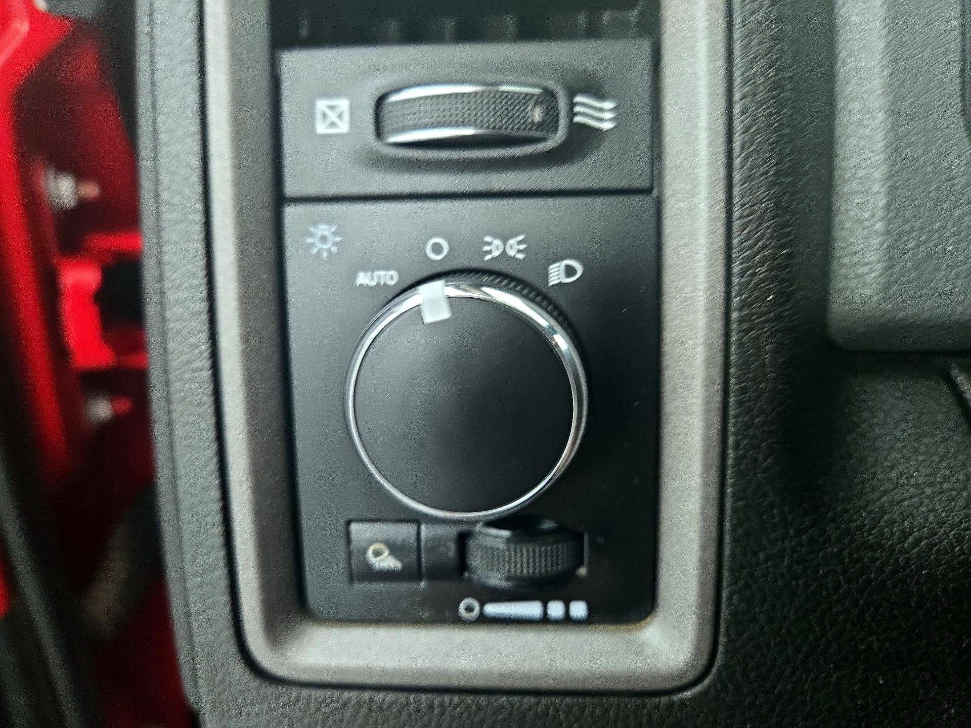 Thumbnail: 2019 RAM 1500 Classic - 13