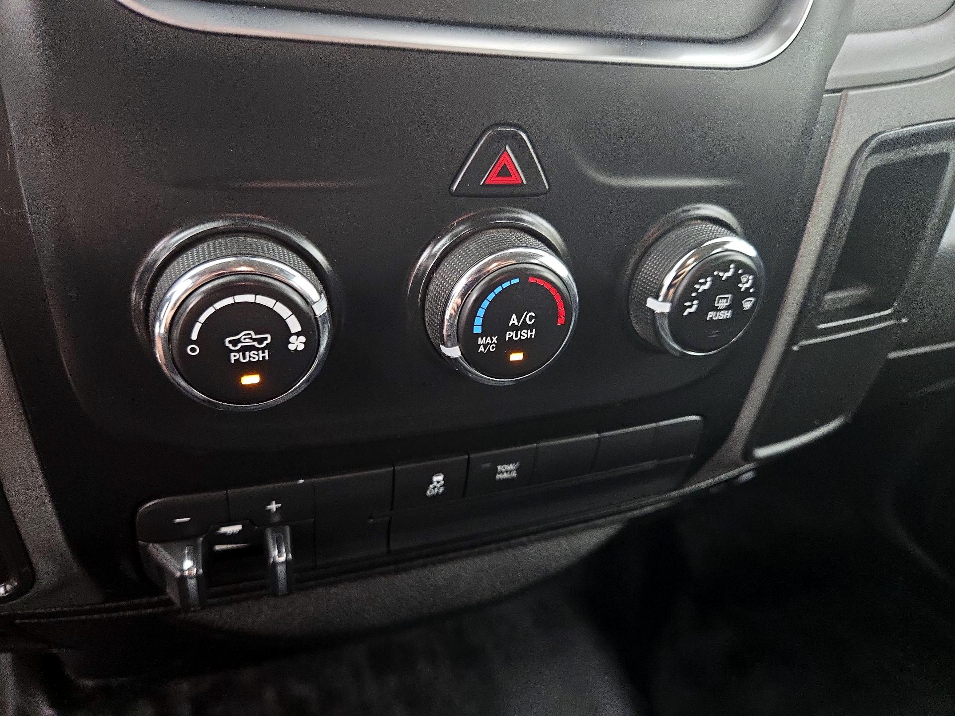 Thumbnail: 2019 RAM 1500 Classic - 16