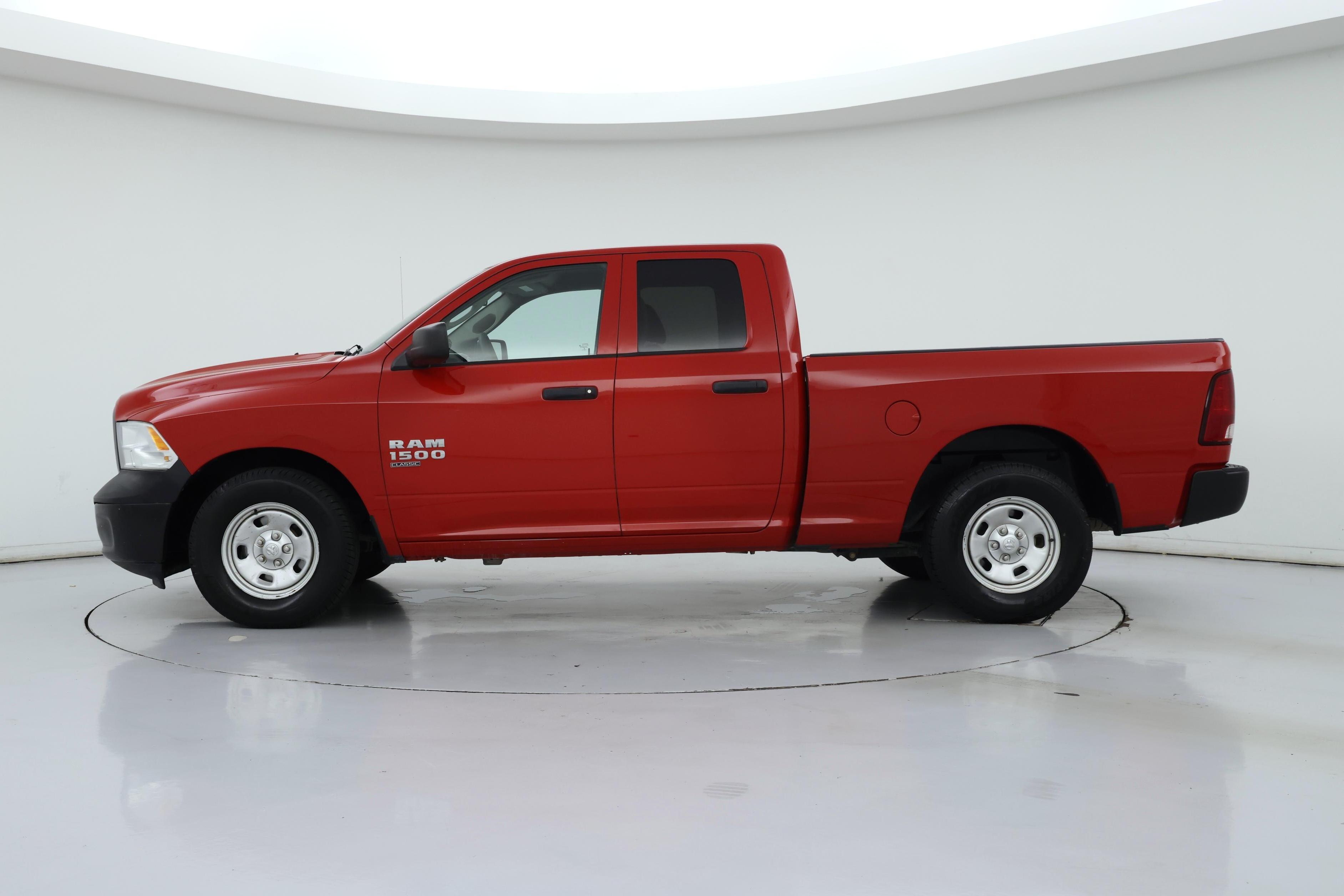 Thumbnail: 2019 RAM 1500 Classic - 3