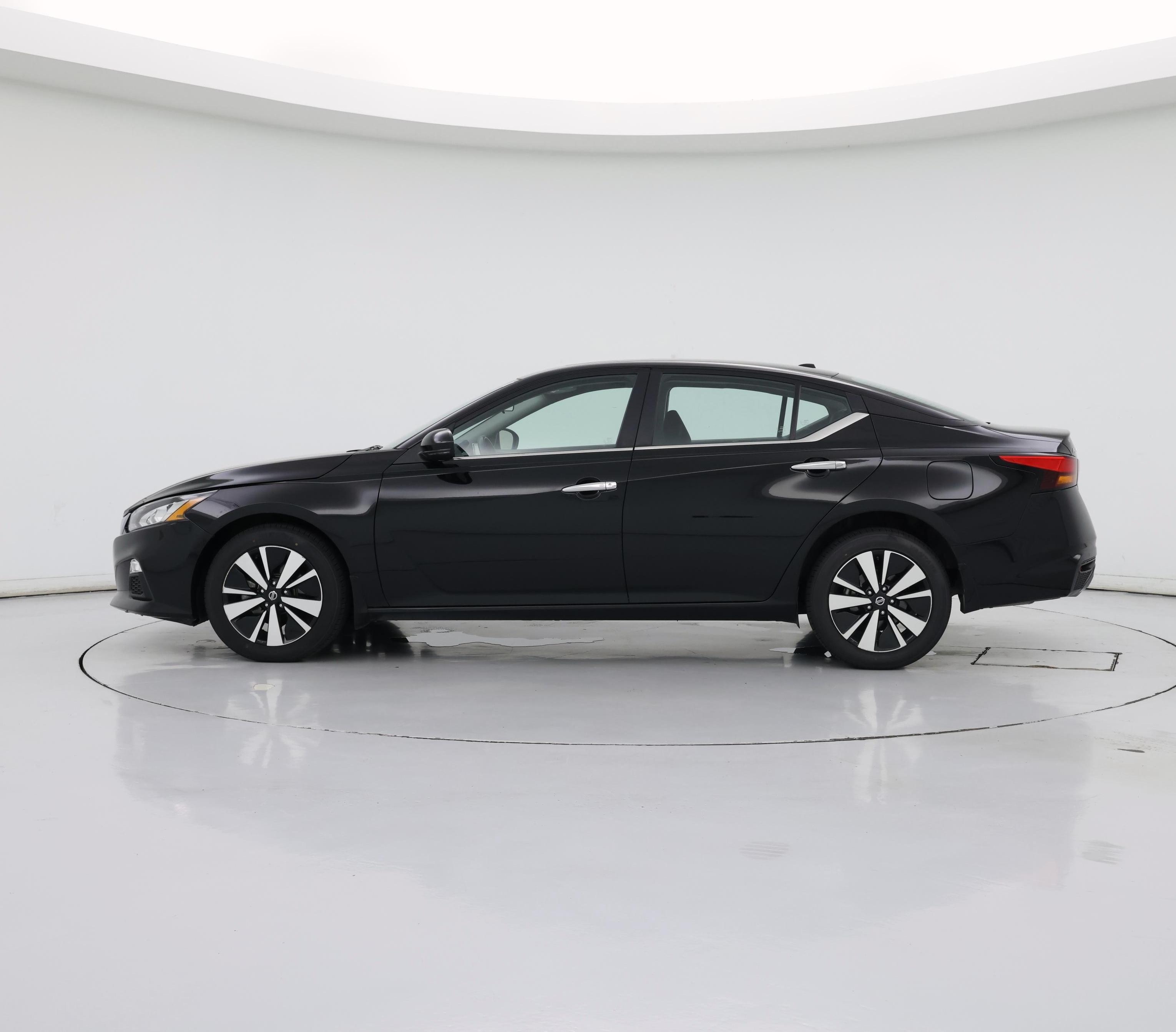Thumbnail: 2021 Nissan Altima - 3