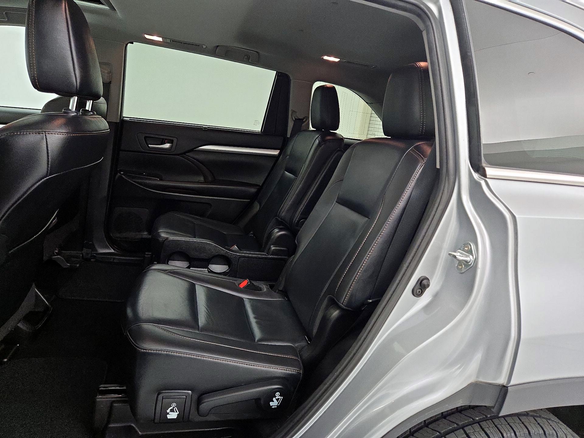 Thumbnail: 2019 Toyota Highlander - 20