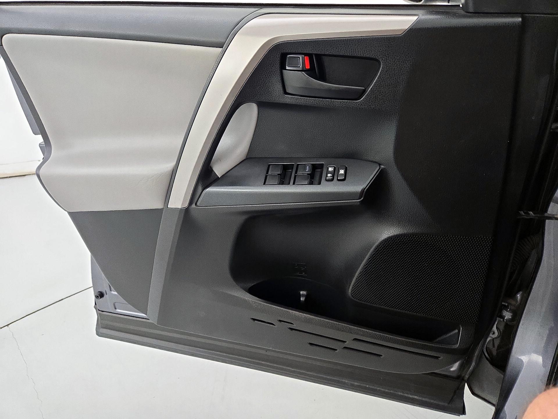 Thumbnail: 2018 Toyota RAV4 - 12