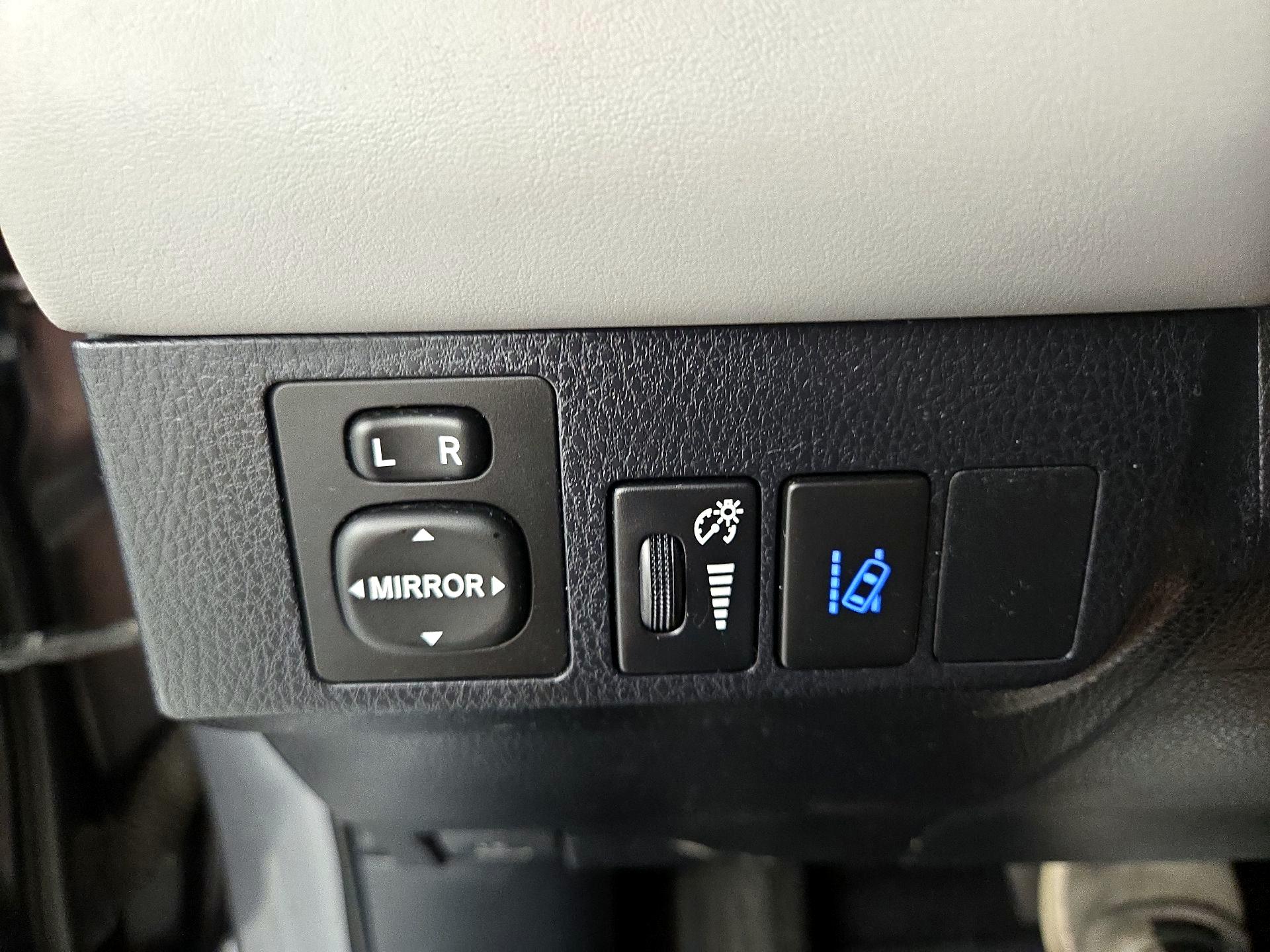 Thumbnail: 2018 Toyota RAV4 - 13