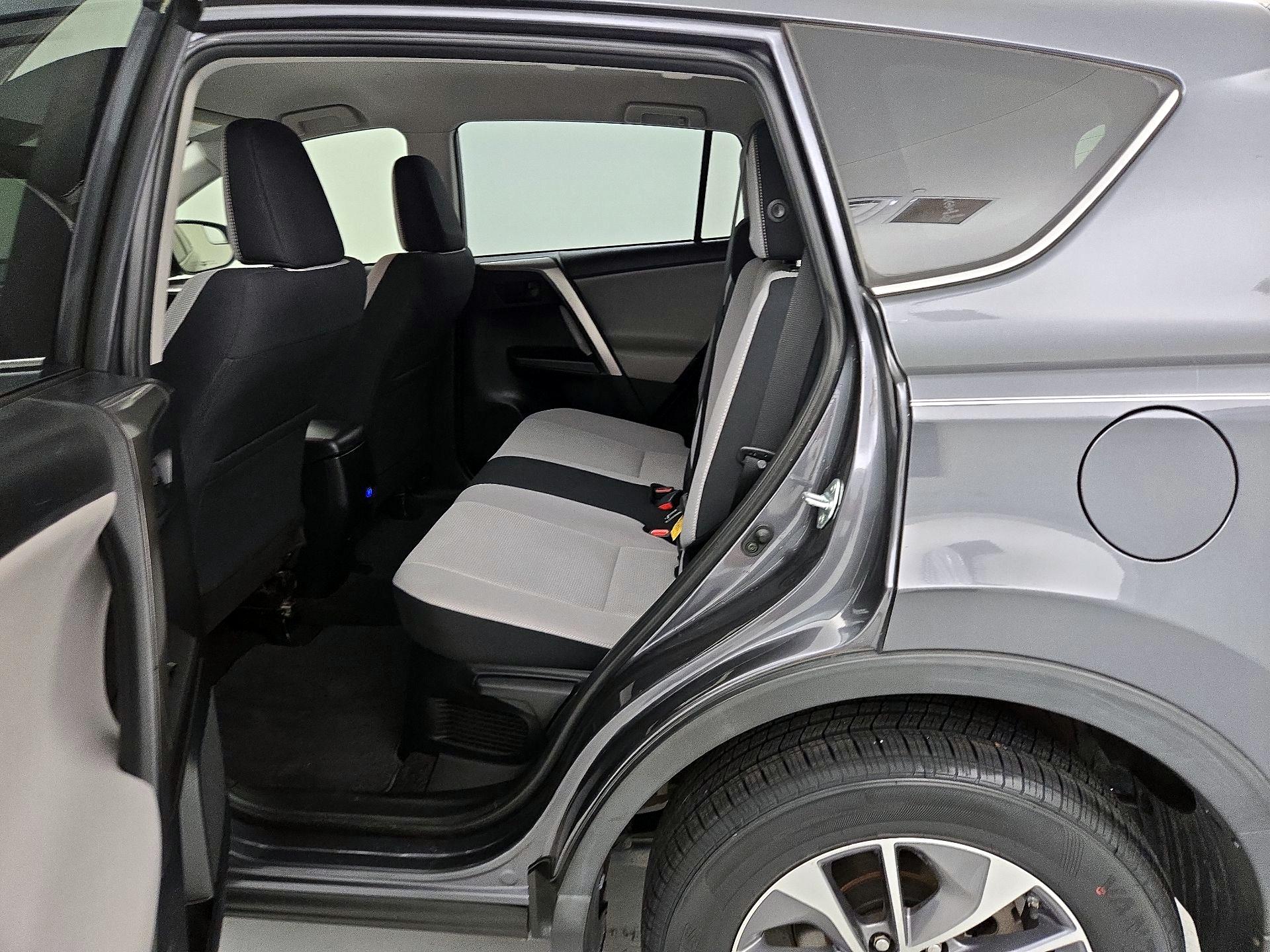 Thumbnail: 2018 Toyota RAV4 - 19