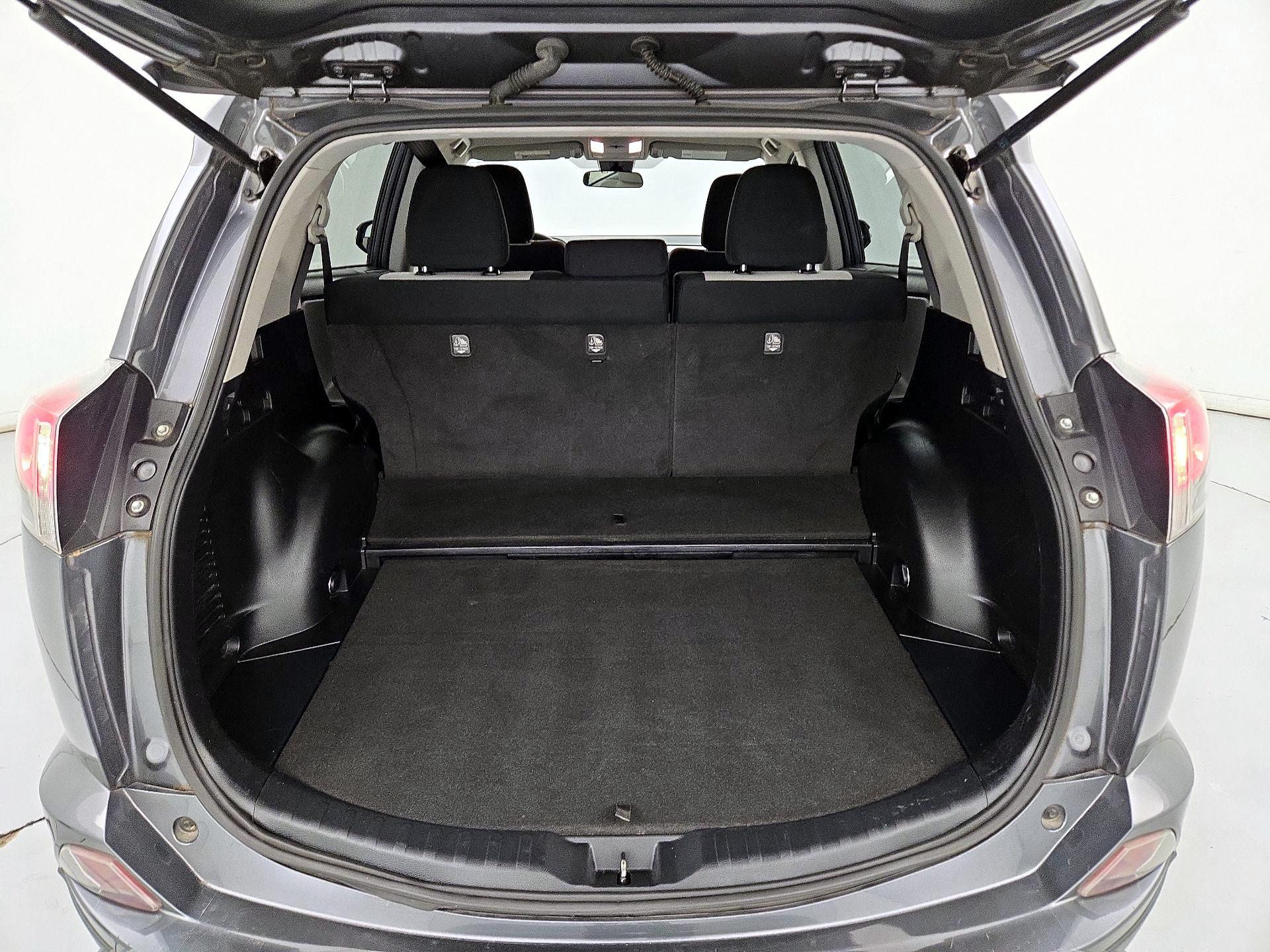 Thumbnail: 2018 Toyota RAV4 - 20