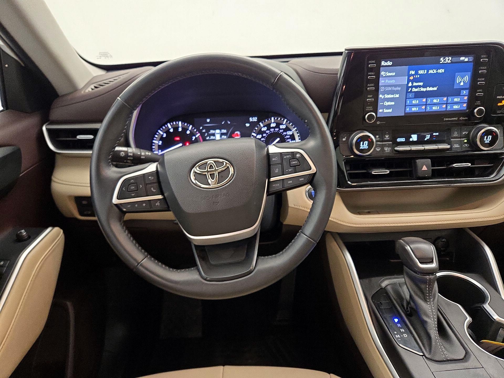 Thumbnail: 2022 Toyota Highlander - 10