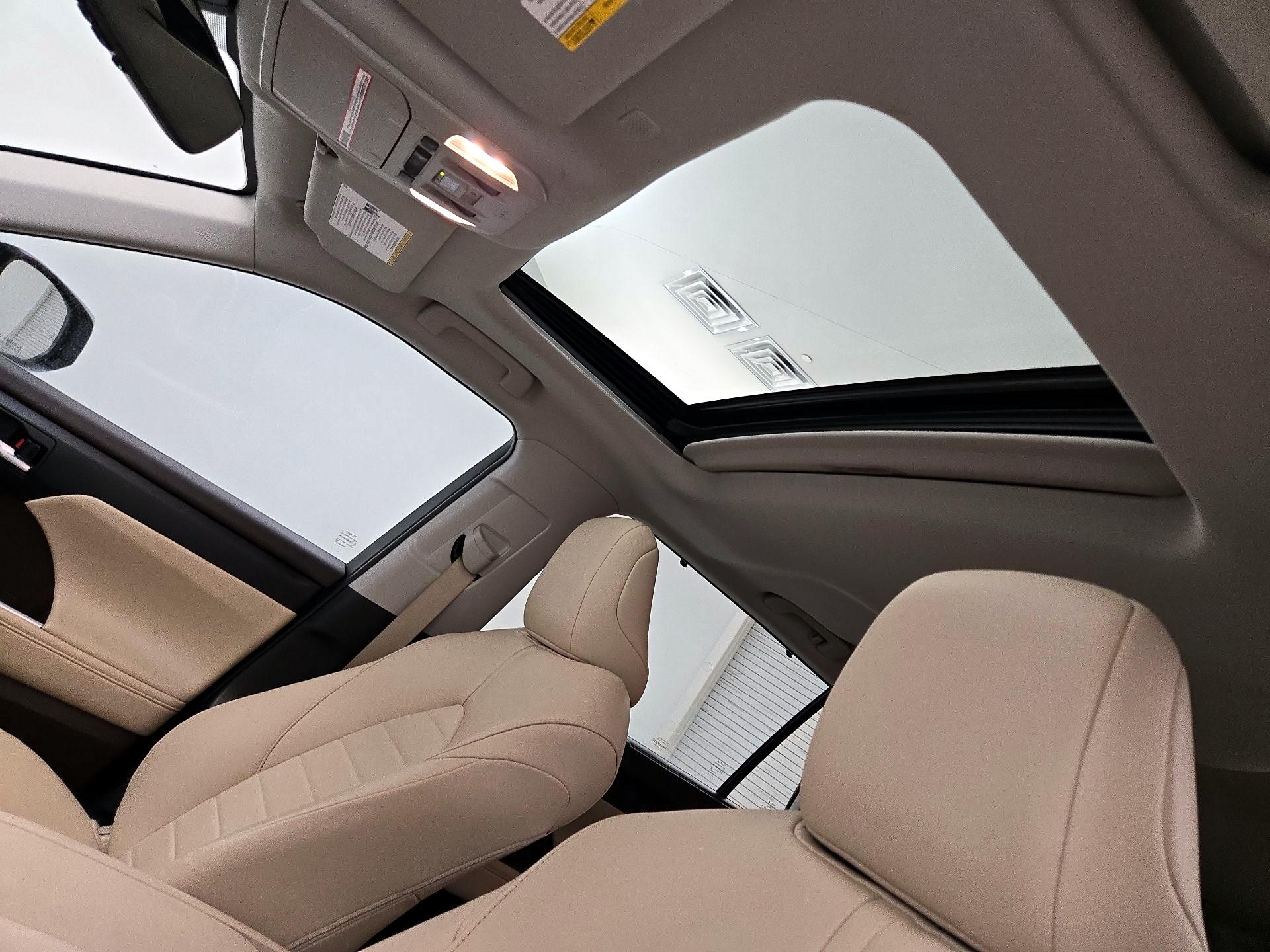 Thumbnail: 2022 Toyota Highlander - 19