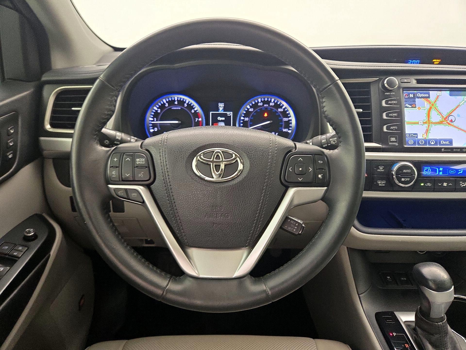 Thumbnail: 2016 Toyota Highlander - 10