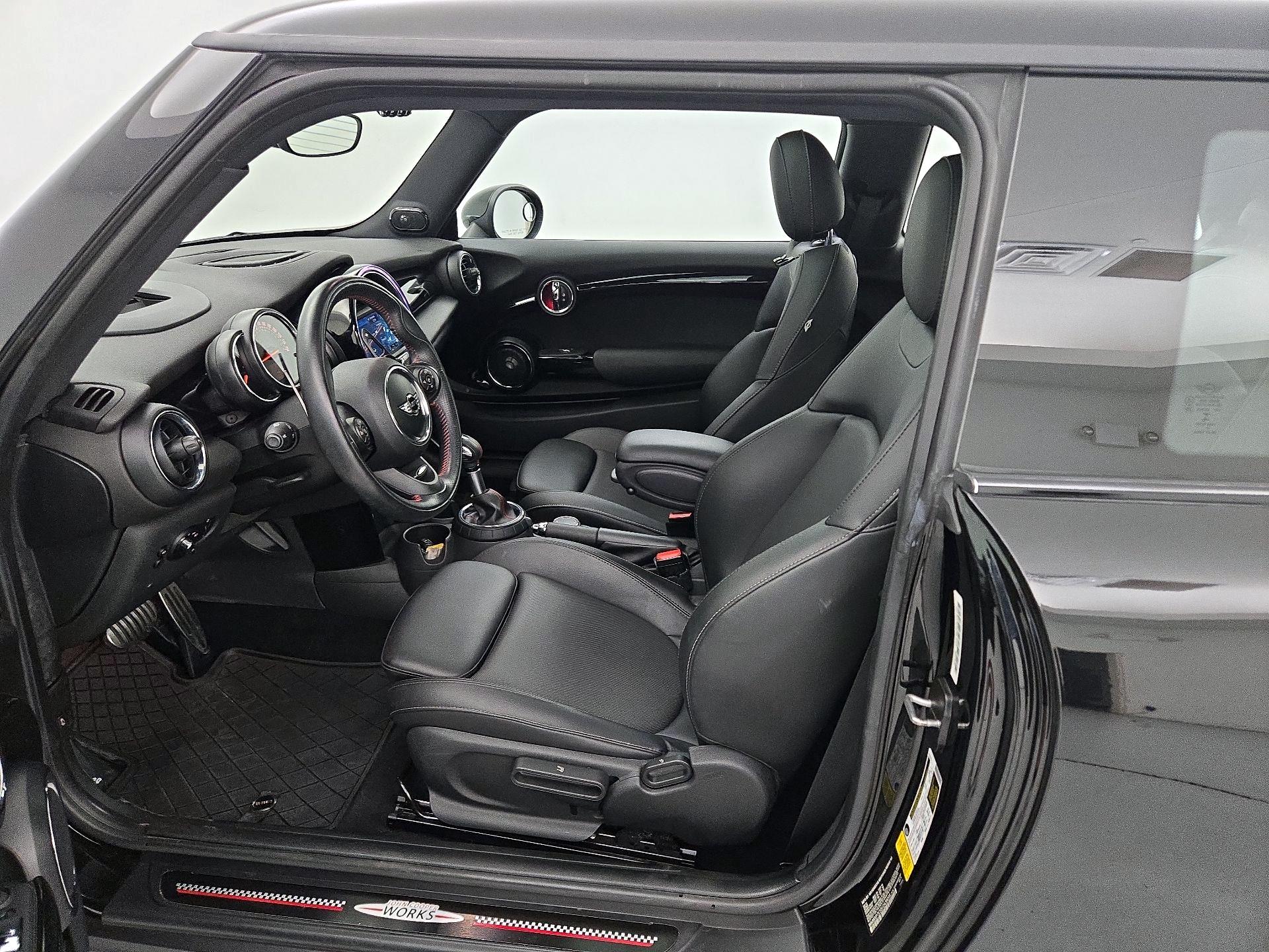 Thumbnail: 2015 MINI Cooper Hardtop - 11