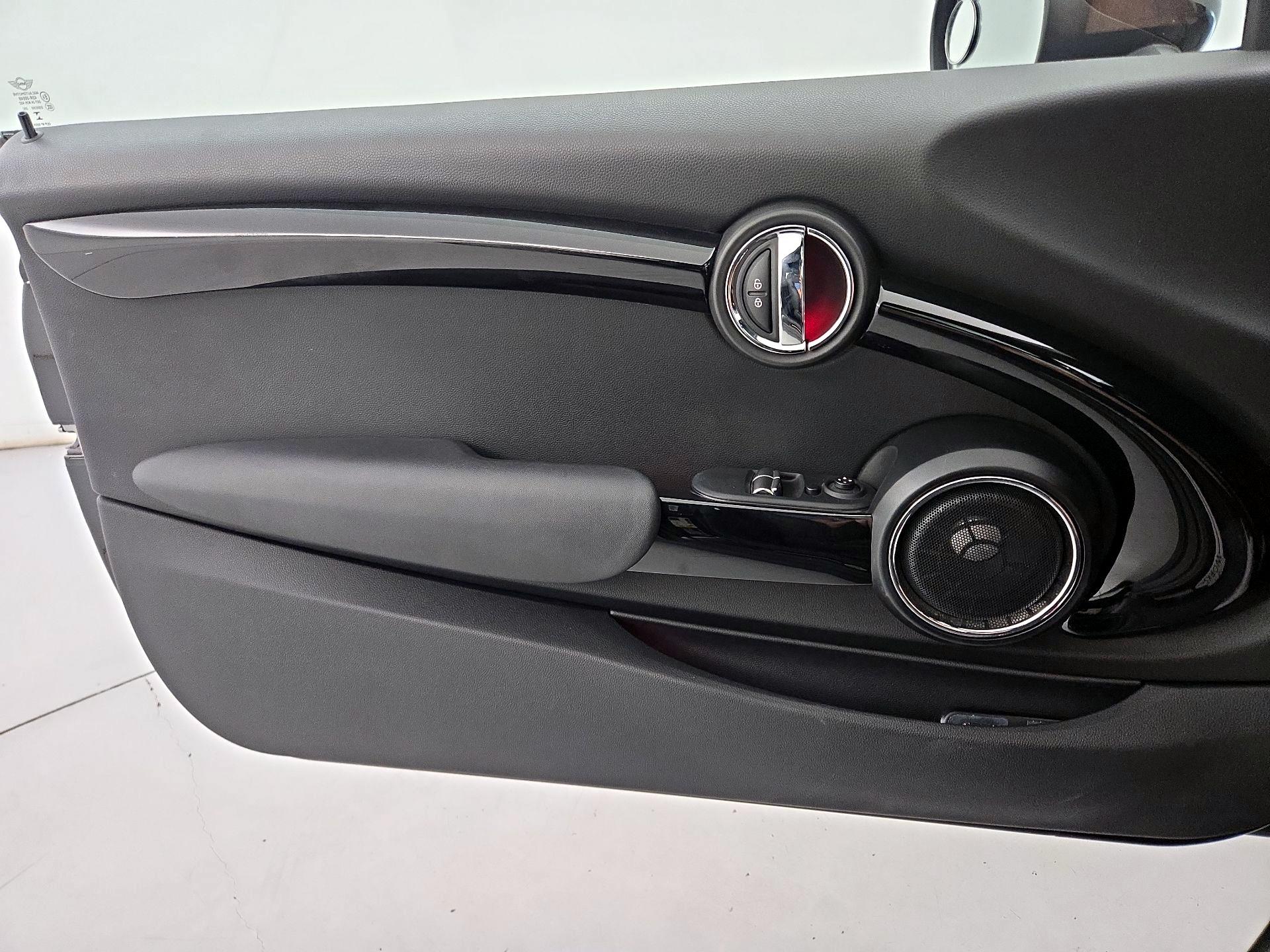 Thumbnail: 2015 MINI Cooper Hardtop - 12