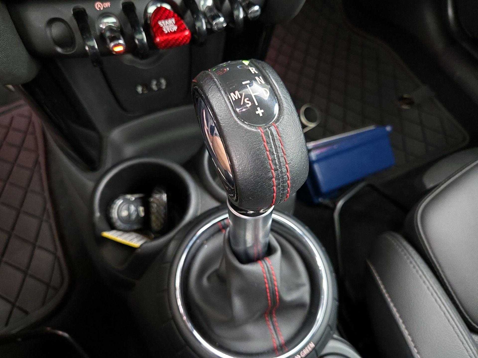 Thumbnail: 2015 MINI Cooper Hardtop - 18