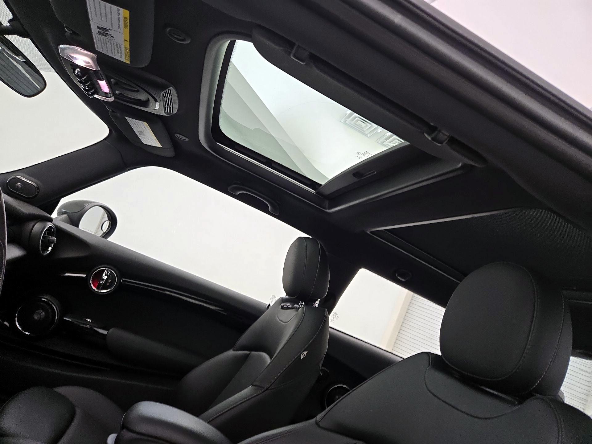 Thumbnail: 2015 MINI Cooper Hardtop - 20
