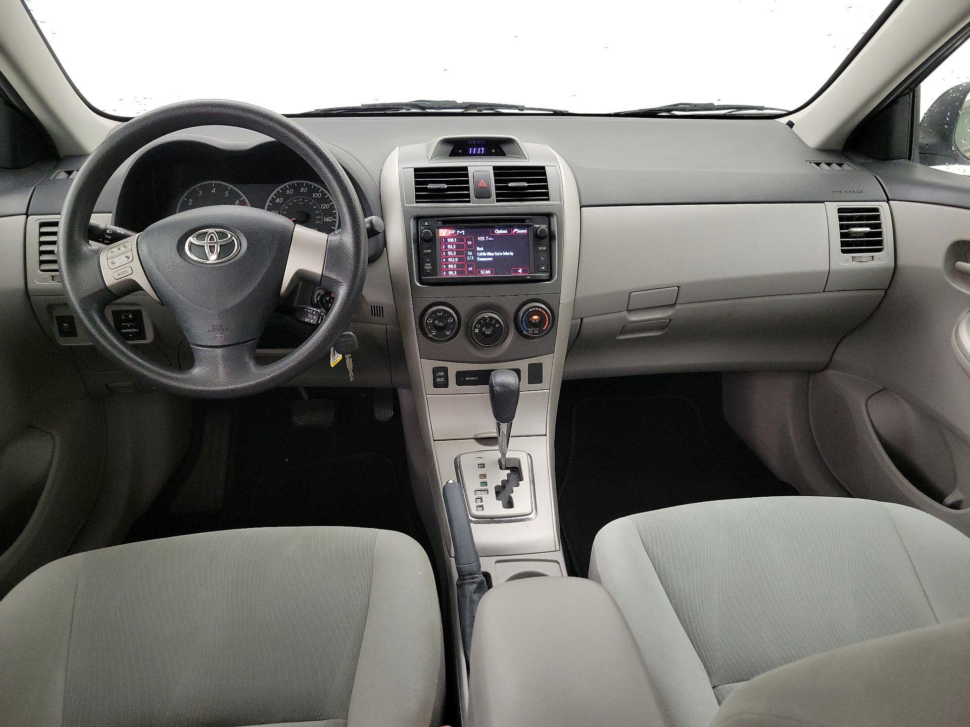Thumbnail: 2013 Toyota Corolla - 9