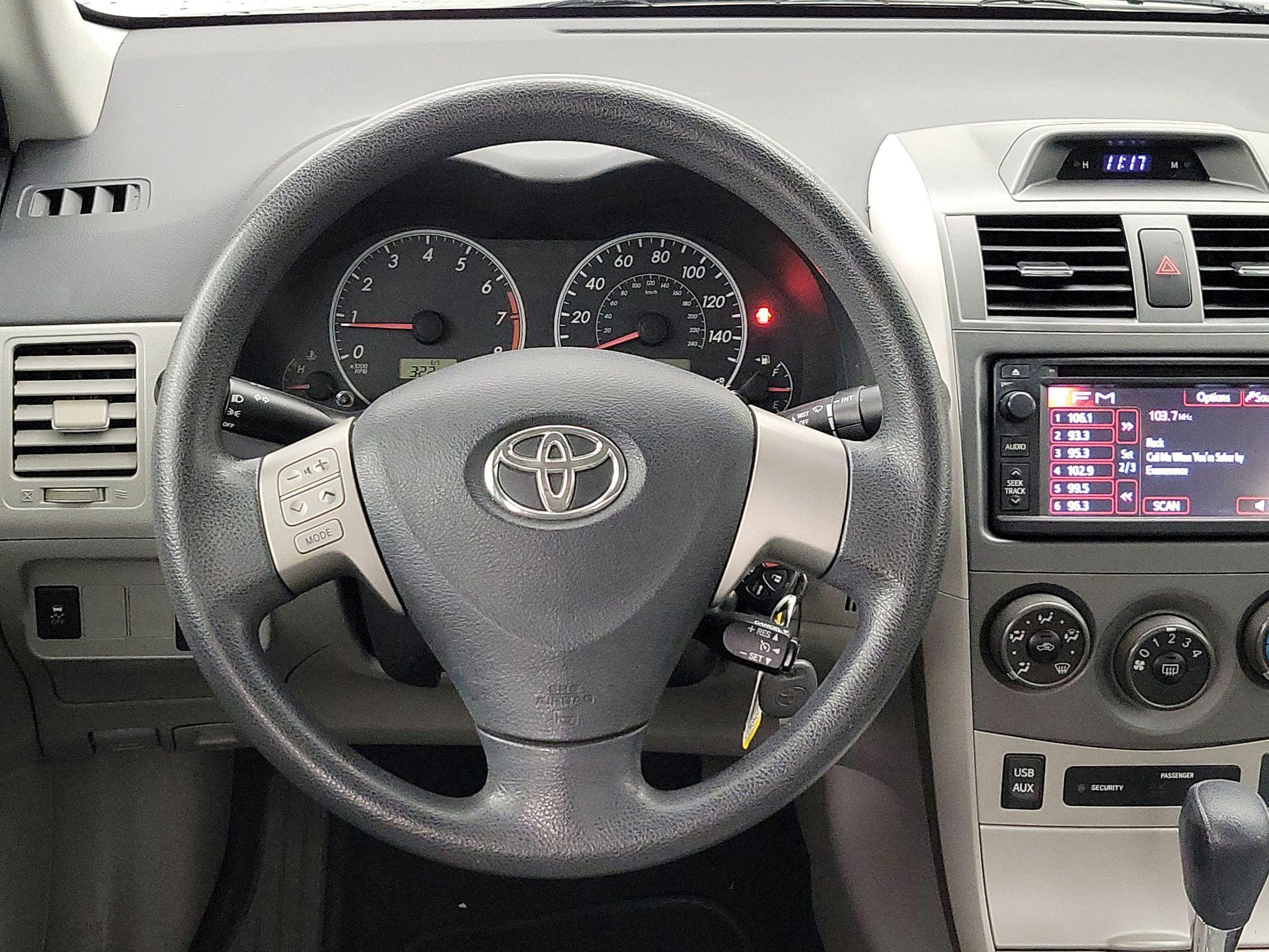 Thumbnail: 2013 Toyota Corolla - 10