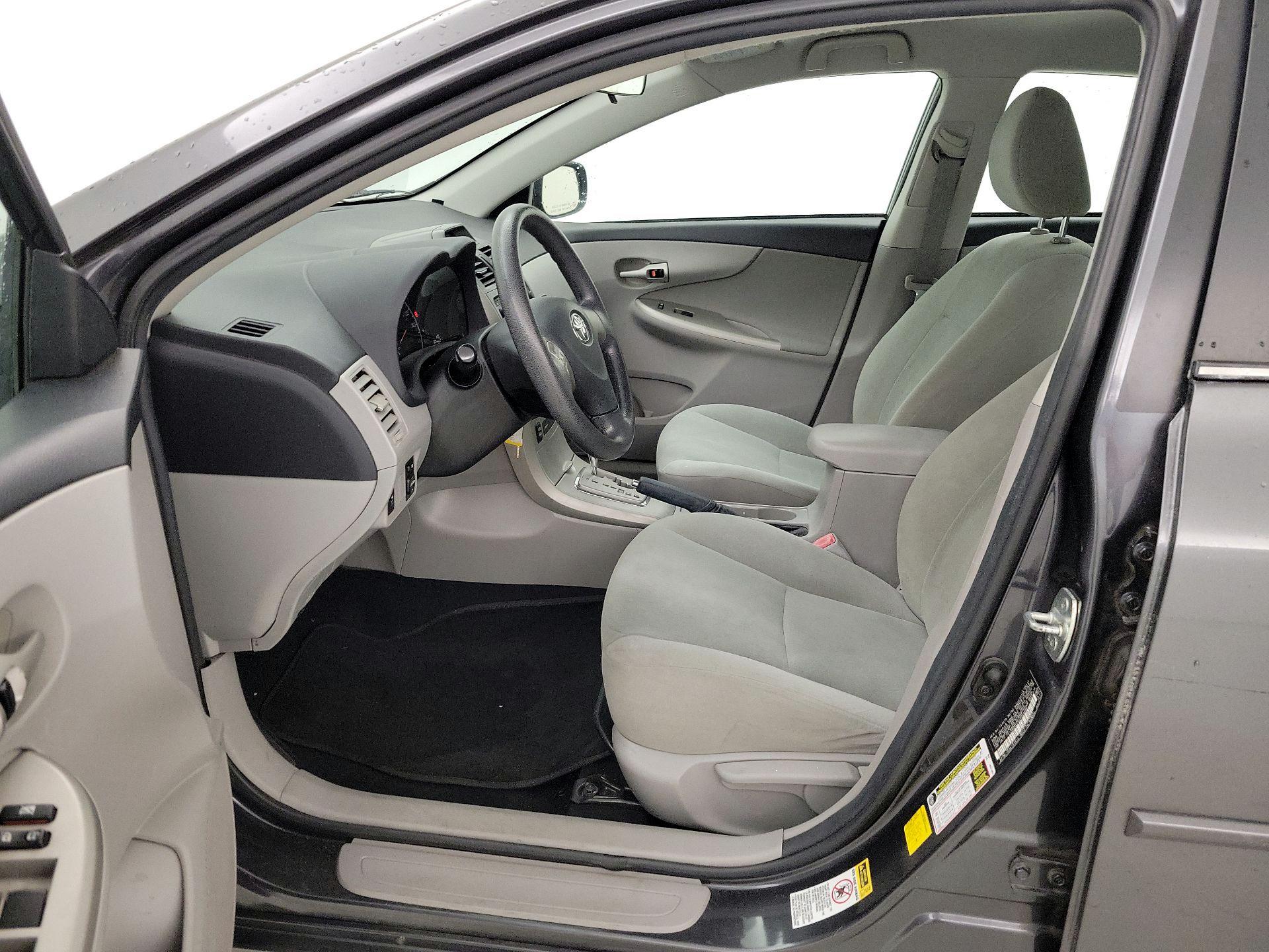 Thumbnail: 2013 Toyota Corolla - 11