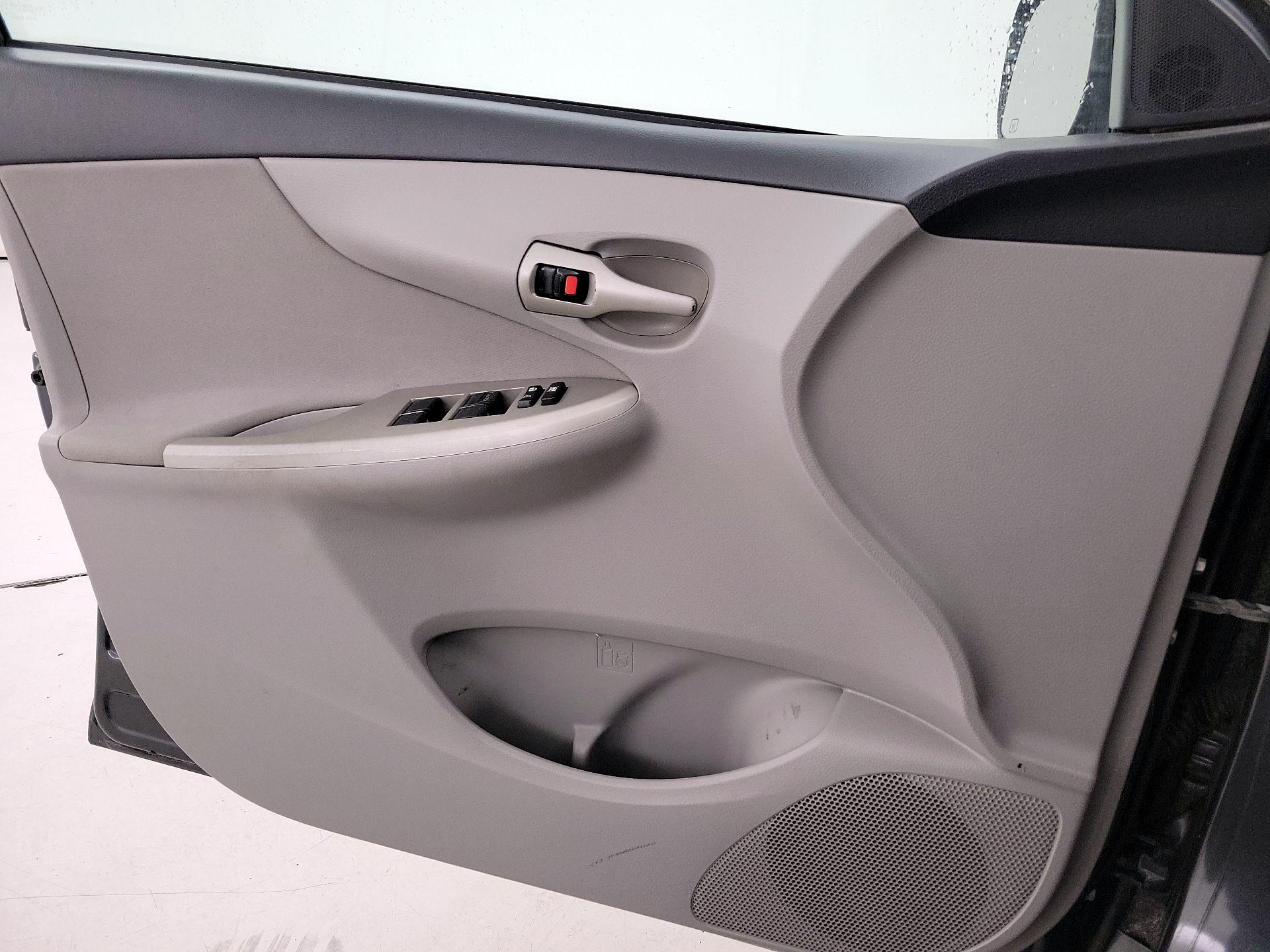 Thumbnail: 2013 Toyota Corolla - 12