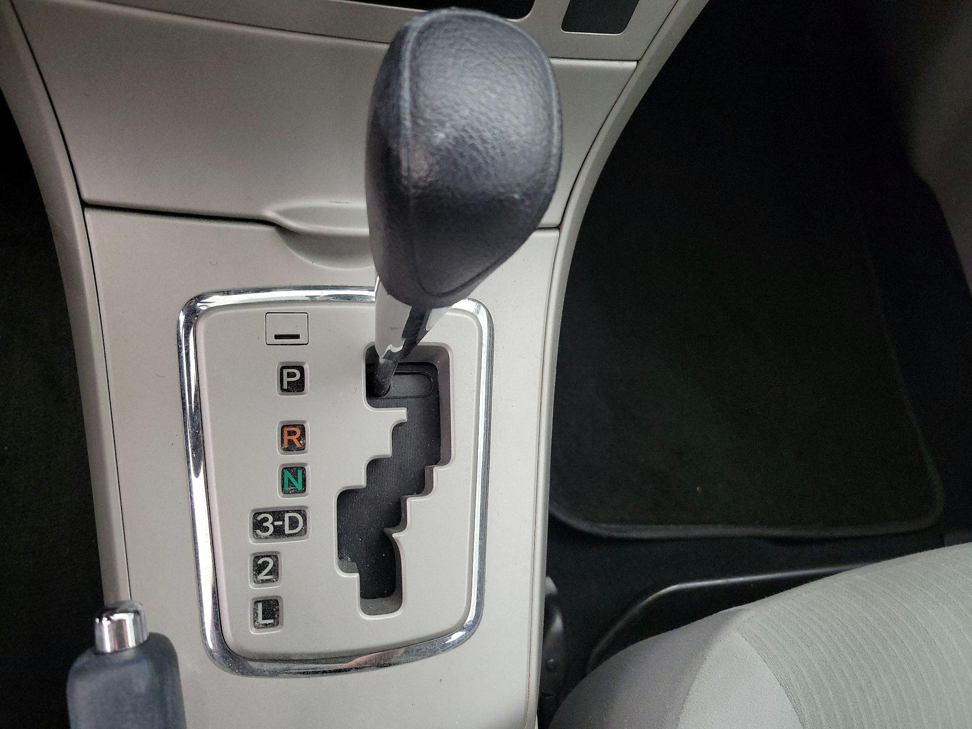 Thumbnail: 2013 Toyota Corolla - 16