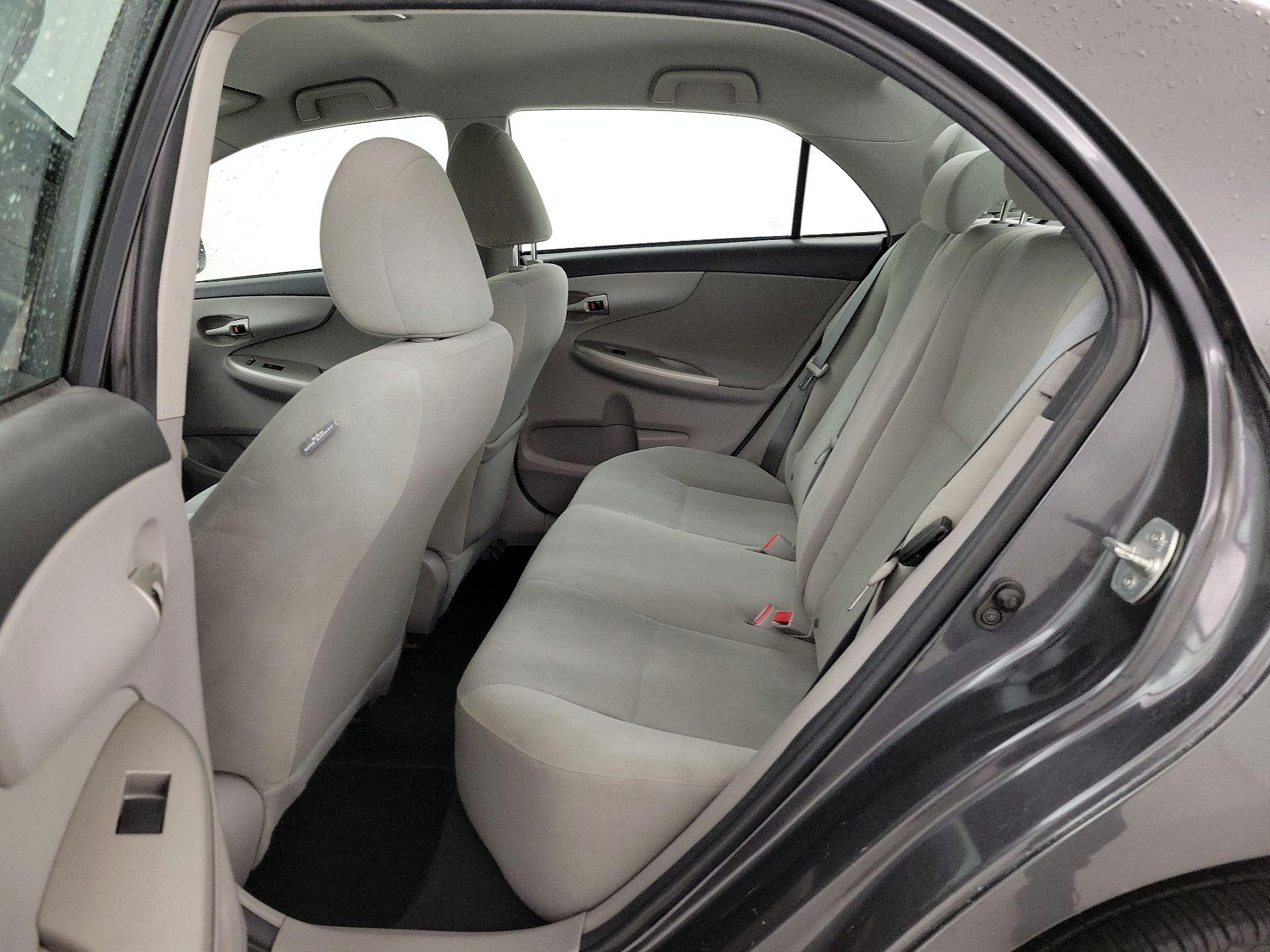 Thumbnail: 2013 Toyota Corolla - 18