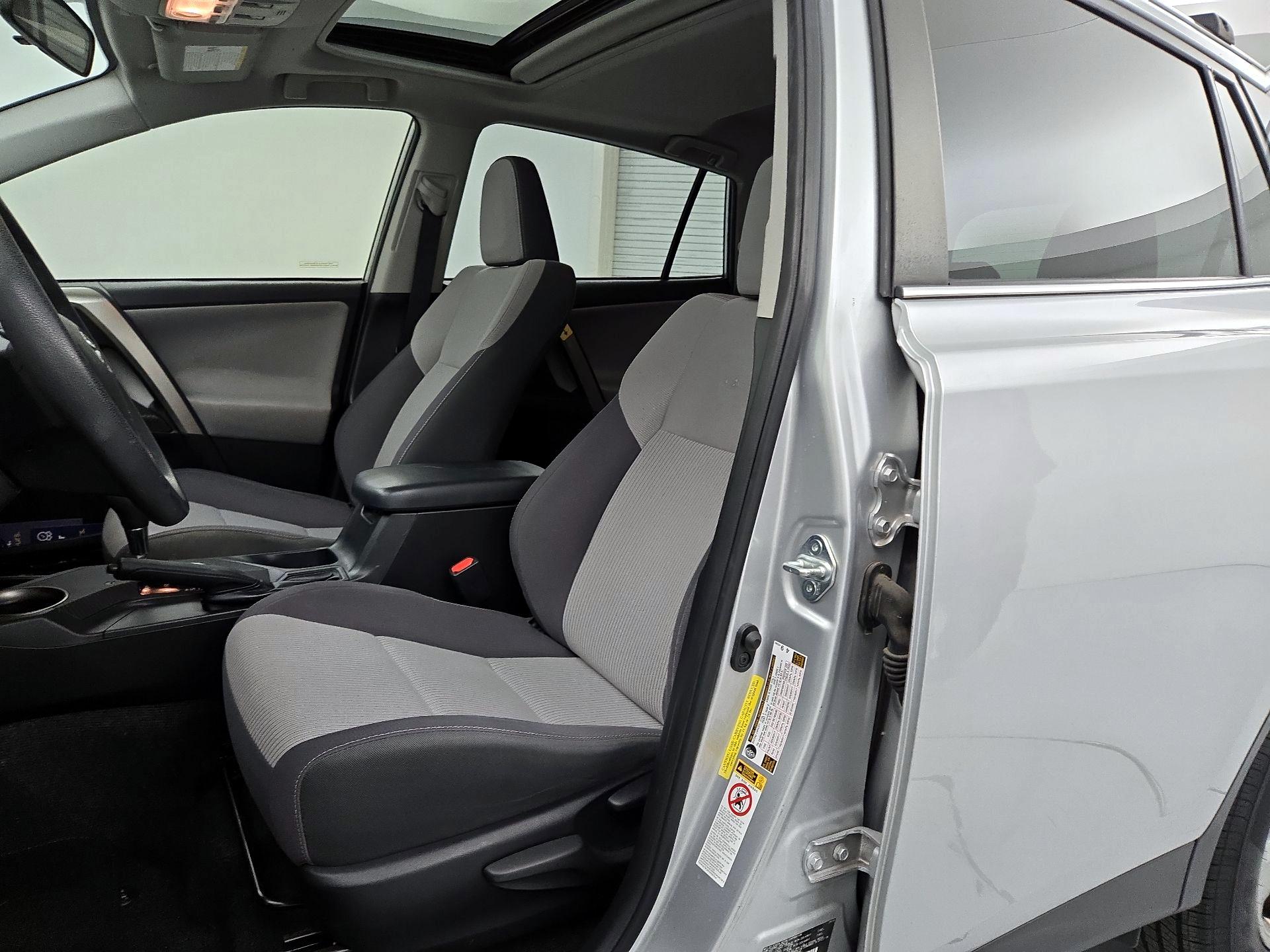 Thumbnail: 2015 Toyota RAV4 - 11