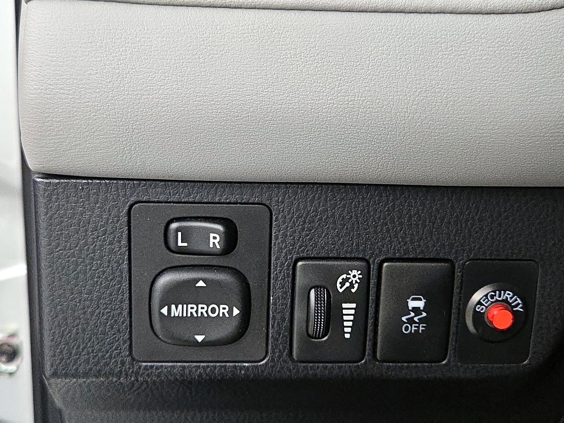 Thumbnail: 2015 Toyota RAV4 - 13