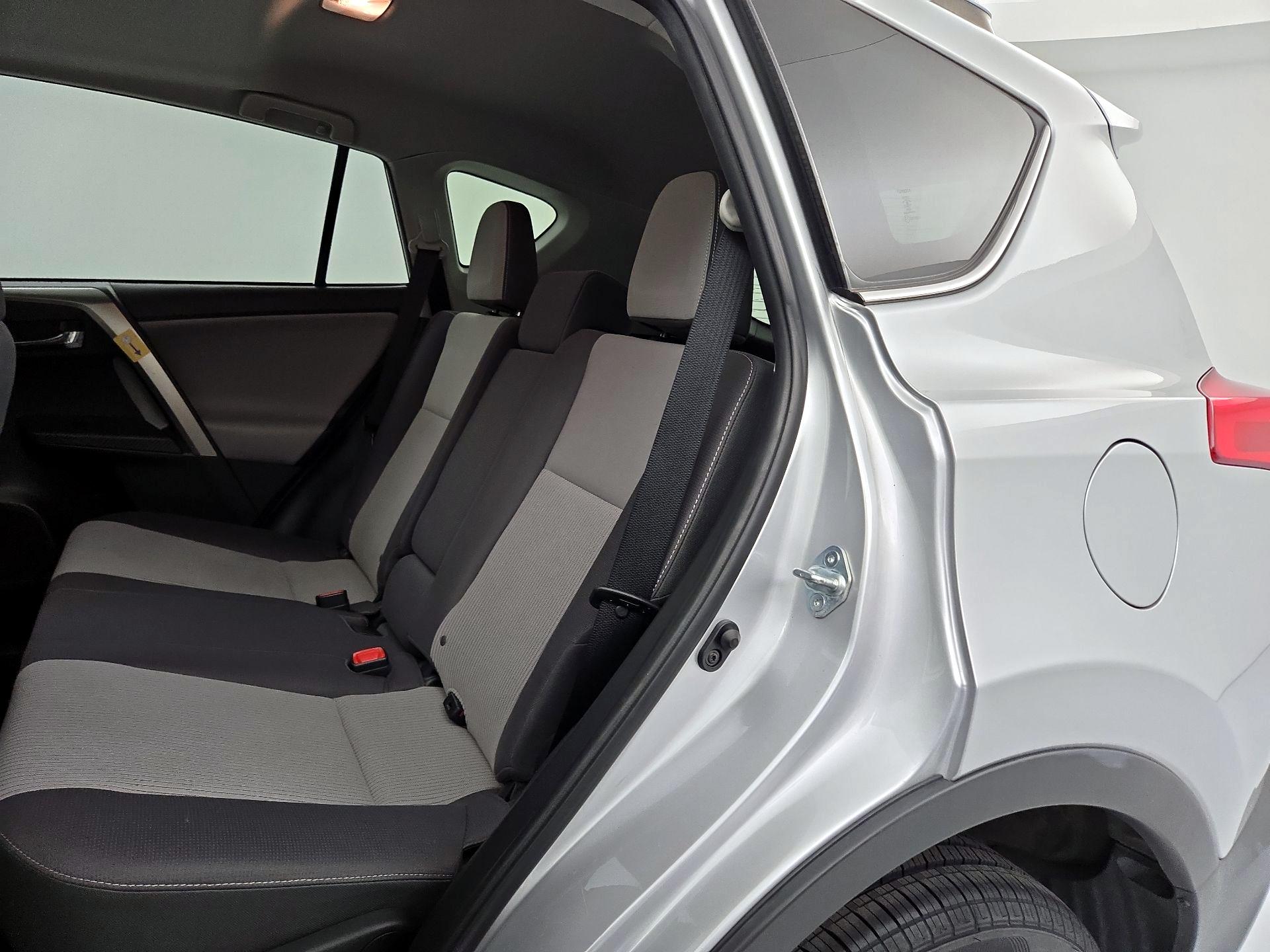 Thumbnail: 2015 Toyota RAV4 - 20