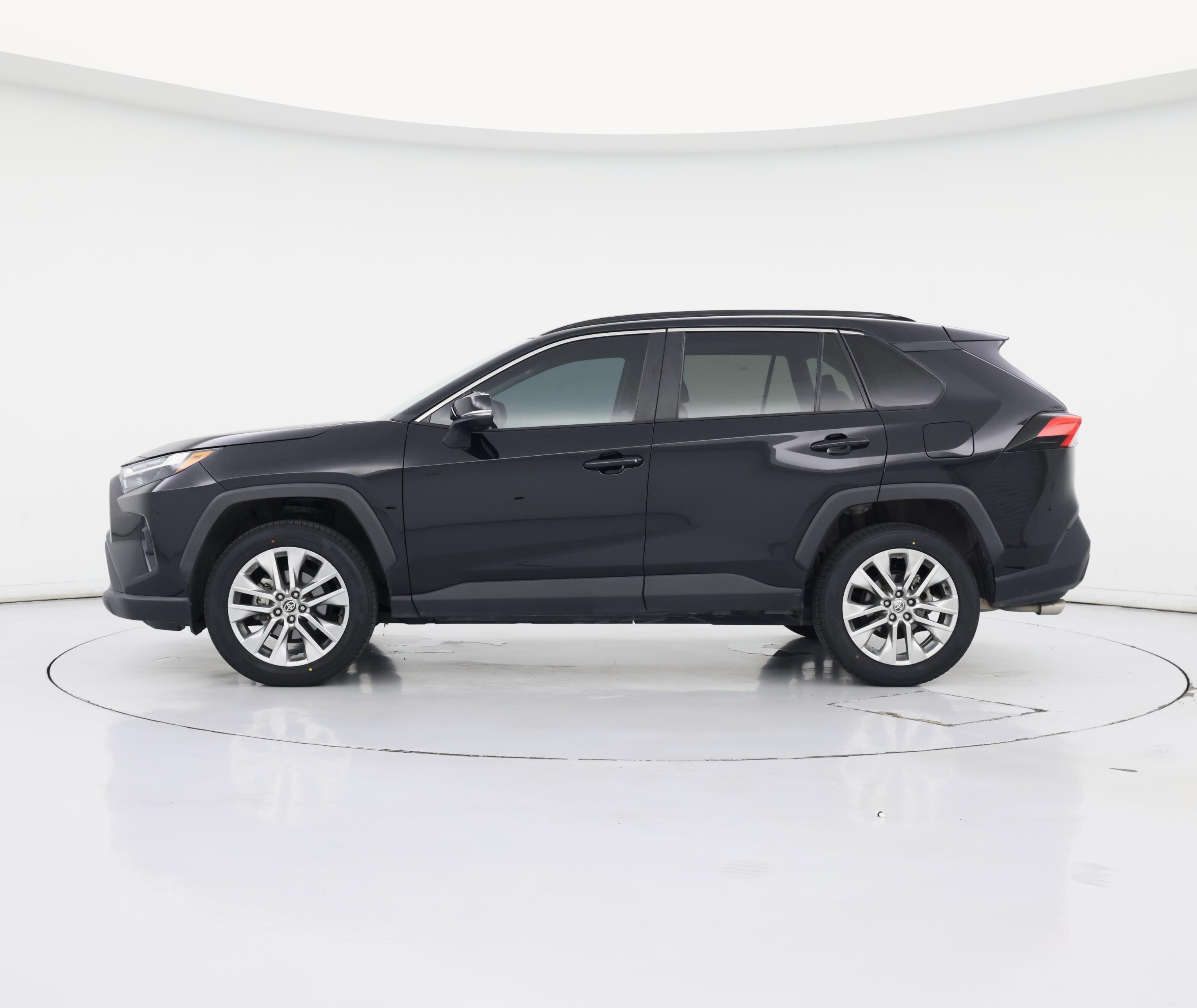 Thumbnail: 2022 Toyota RAV4 - 3