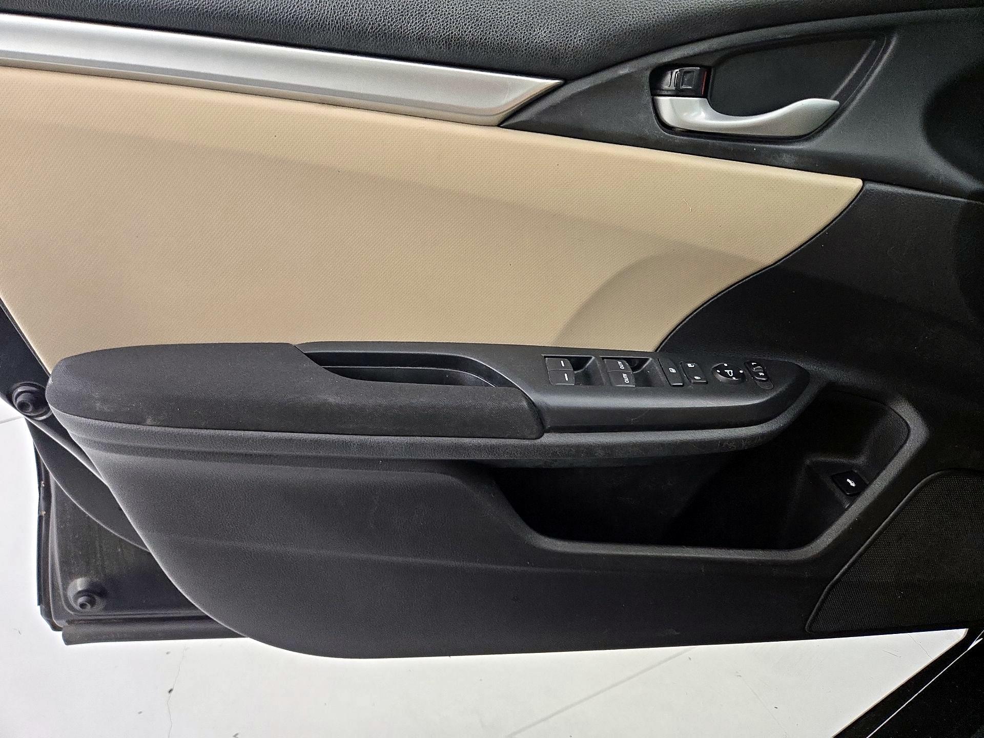 Thumbnail: 2016 Honda Civic - 12
