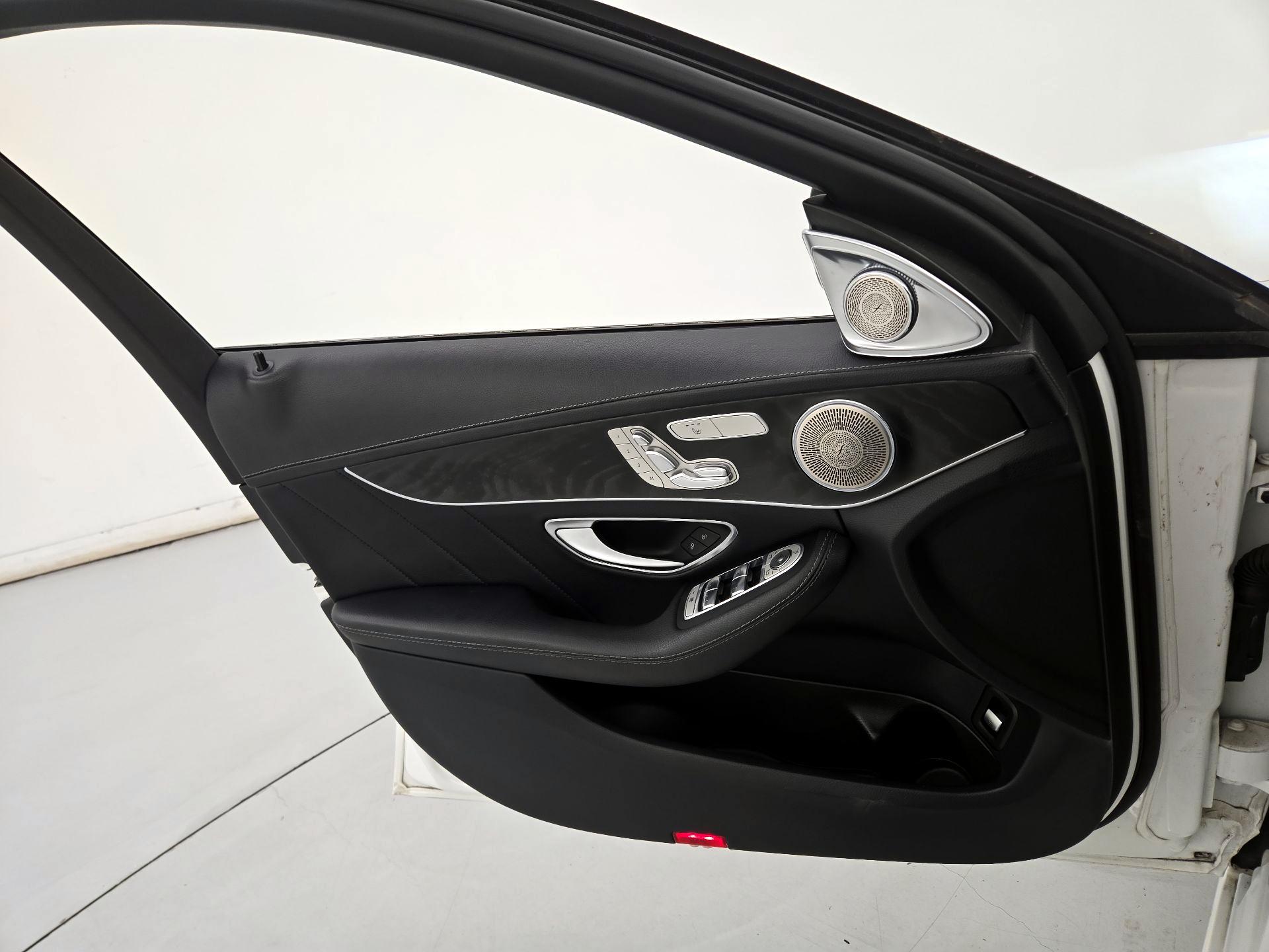 Thumbnail: 2016 Mercedes-Benz C-Class - 12