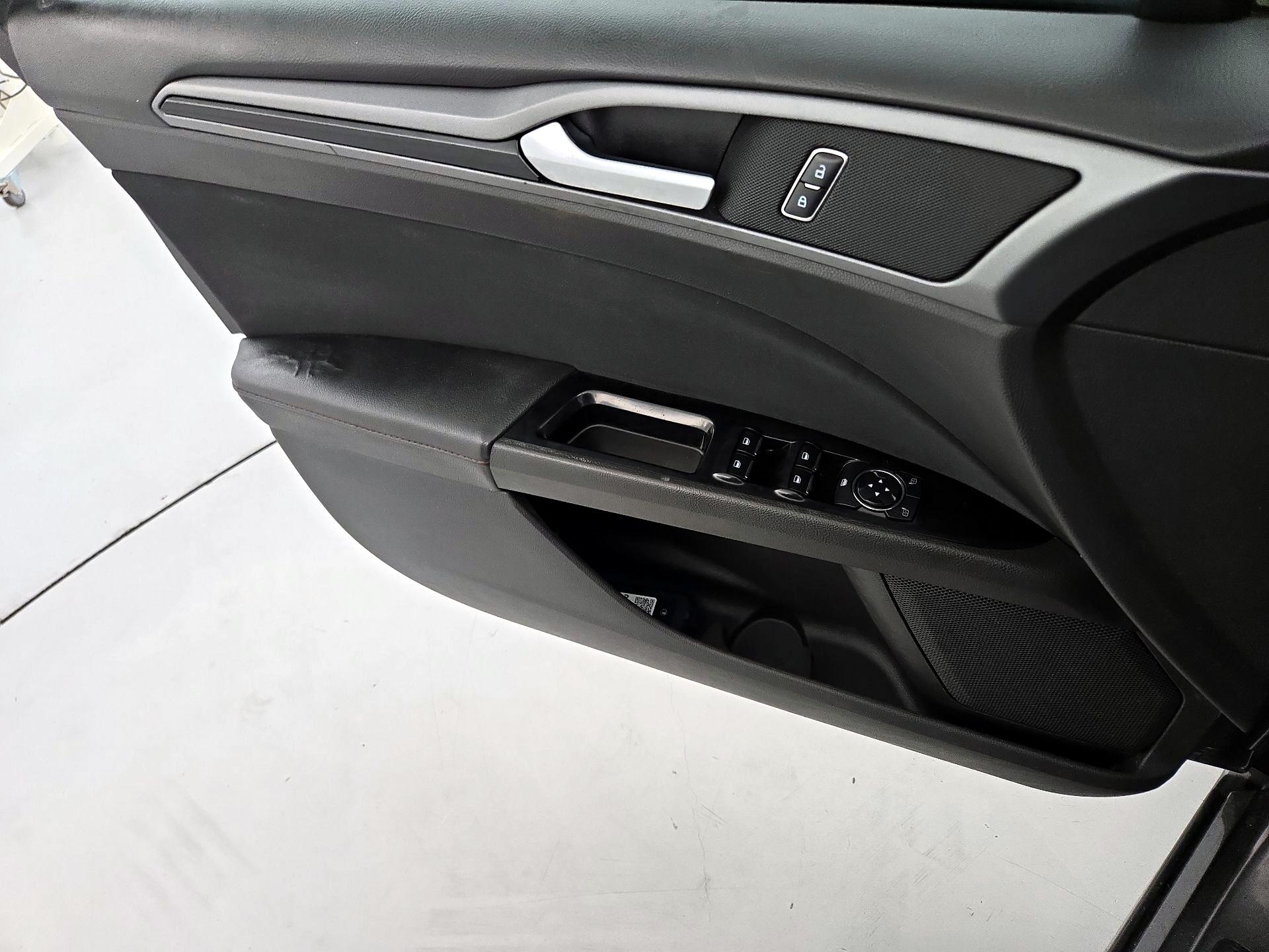 Thumbnail: 2016 Ford Fusion - 12