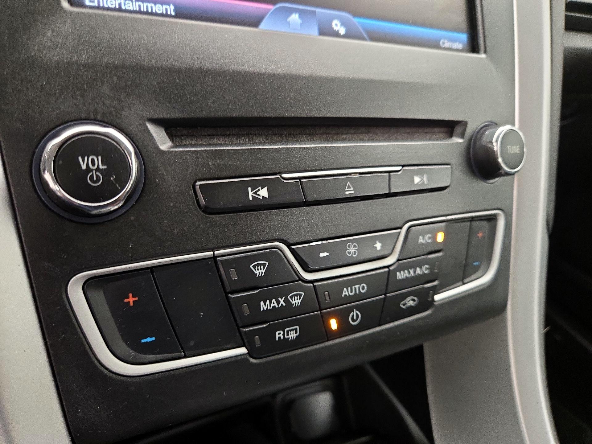 Thumbnail: 2016 Ford Fusion - 16