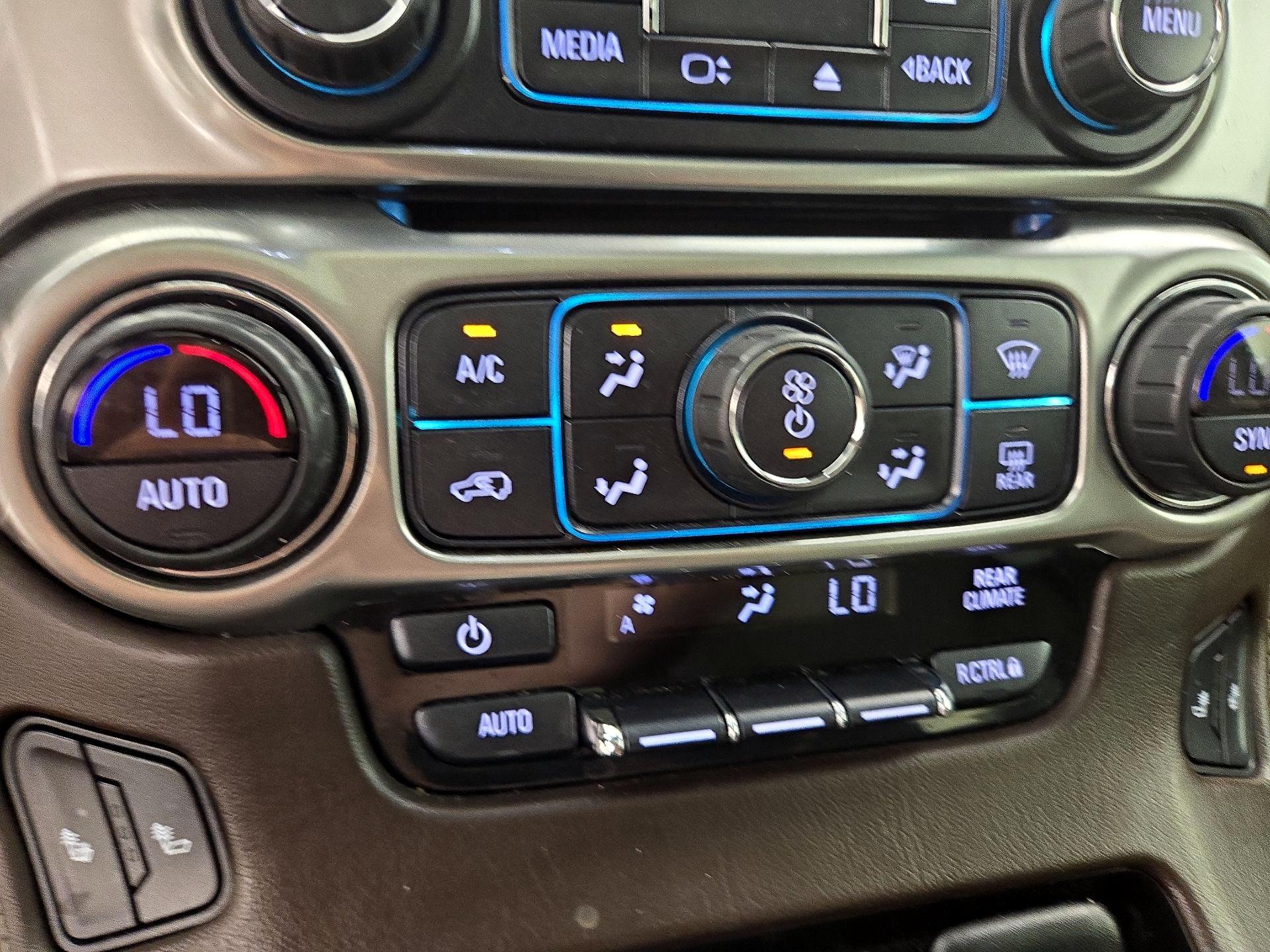 Thumbnail: 2020 Chevrolet Suburban - 17