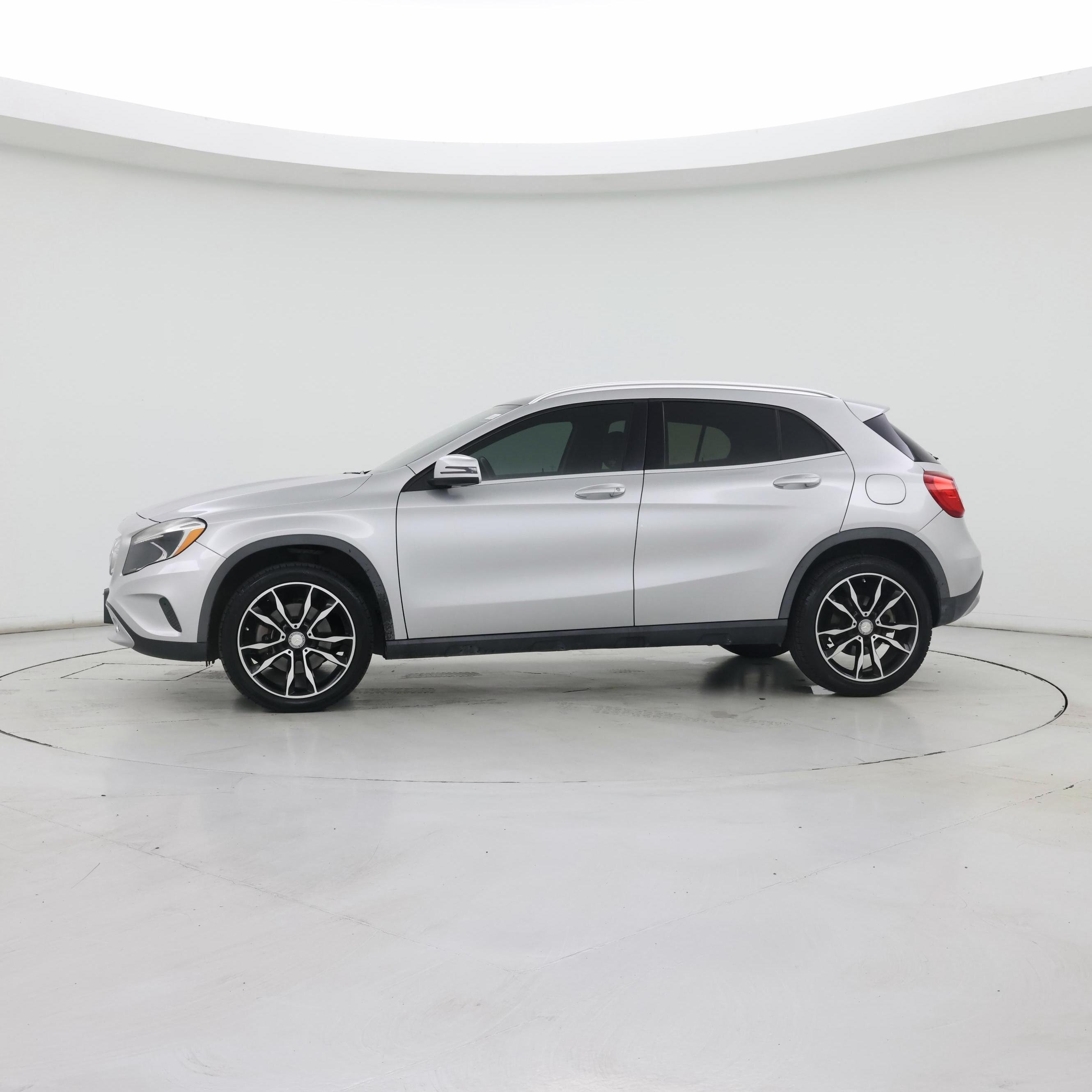 Thumbnail: 2017 Mercedes-Benz GLA - 3