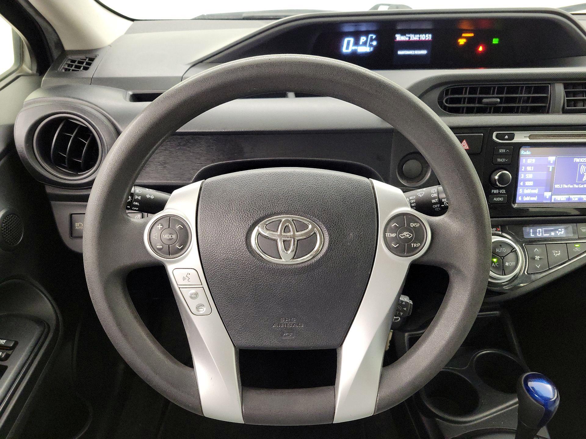Thumbnail: 2017 Toyota Prius c - 10