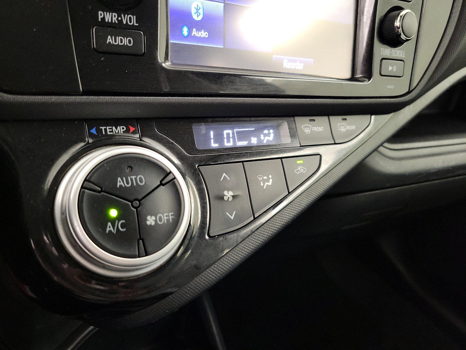 Thumbnail: 2017 Toyota Prius c - 15