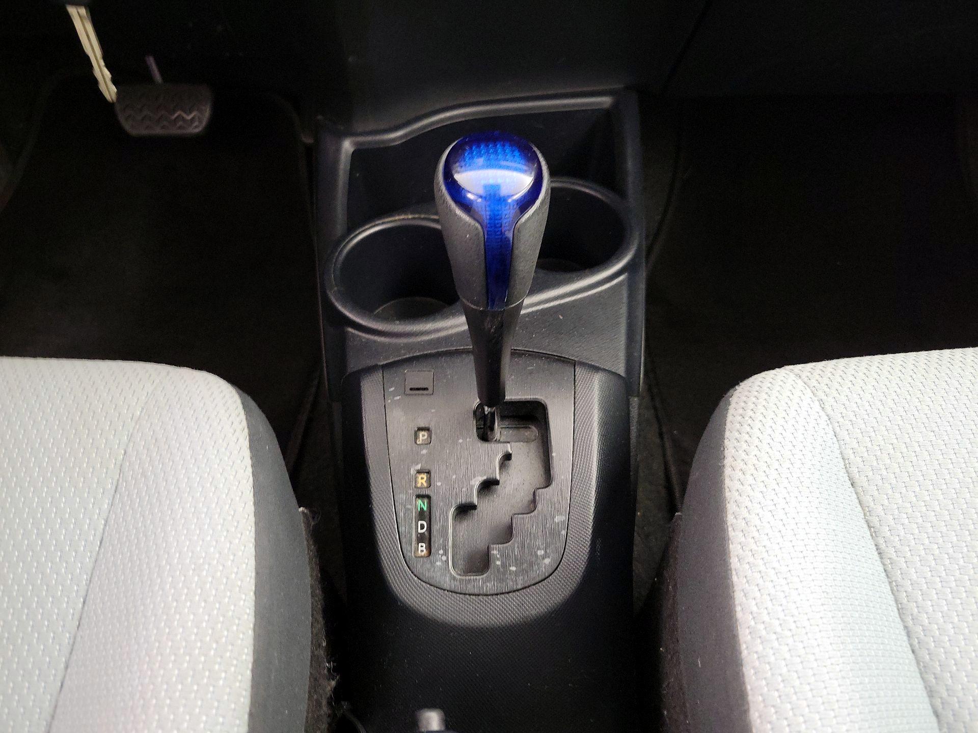 Thumbnail: 2017 Toyota Prius c - 16