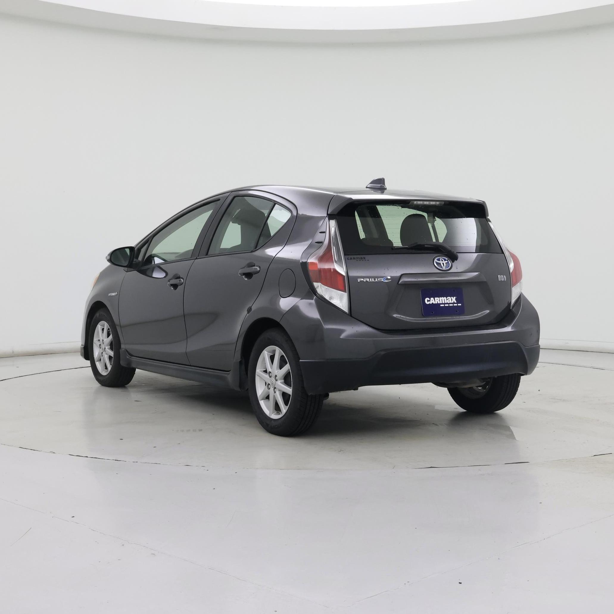 Thumbnail: 2017 Toyota Prius c - 2