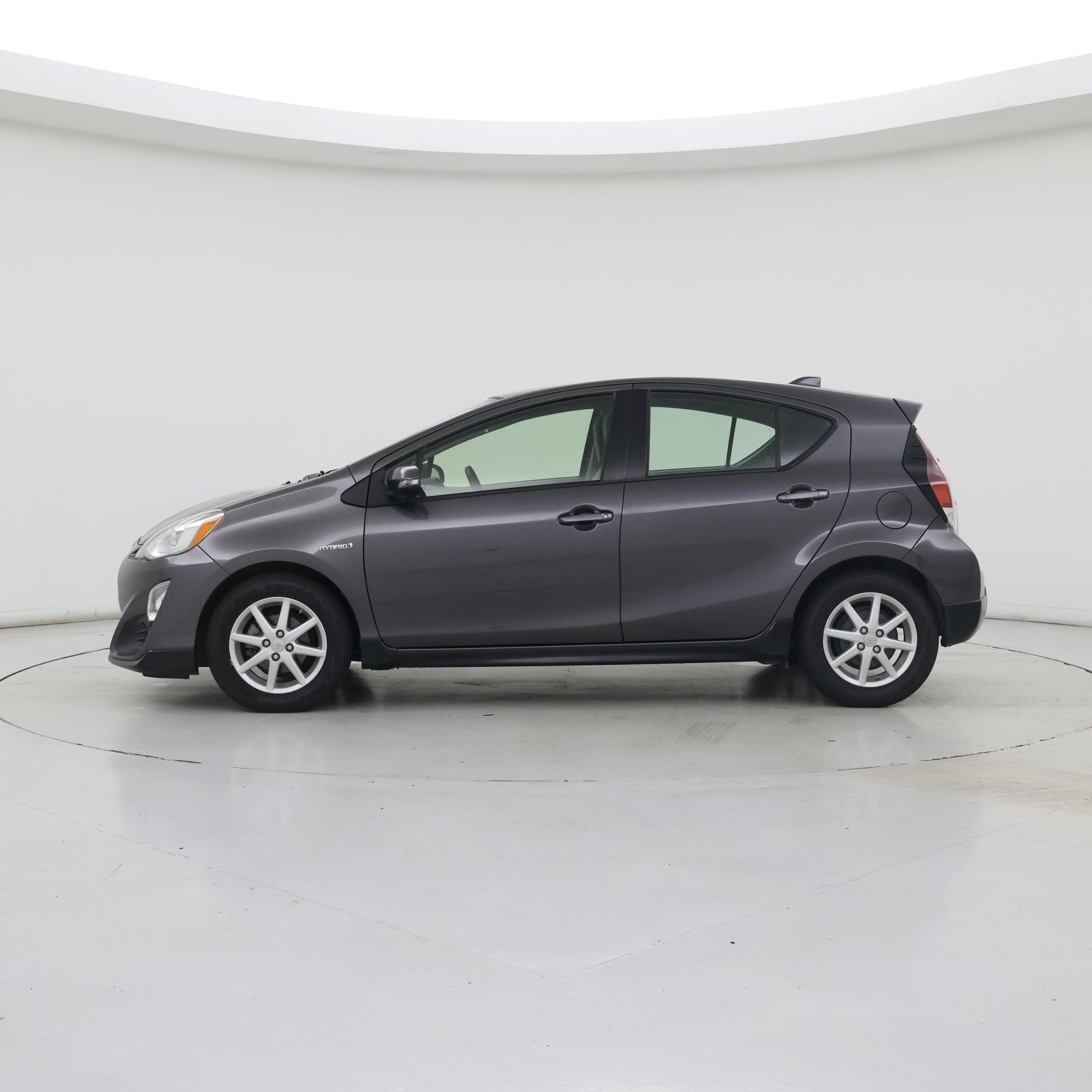 Thumbnail: 2017 Toyota Prius c - 3