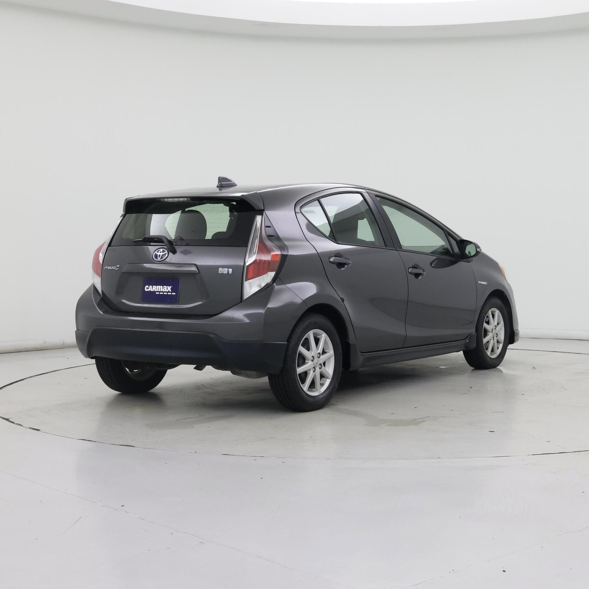 Thumbnail: 2017 Toyota Prius c - 8