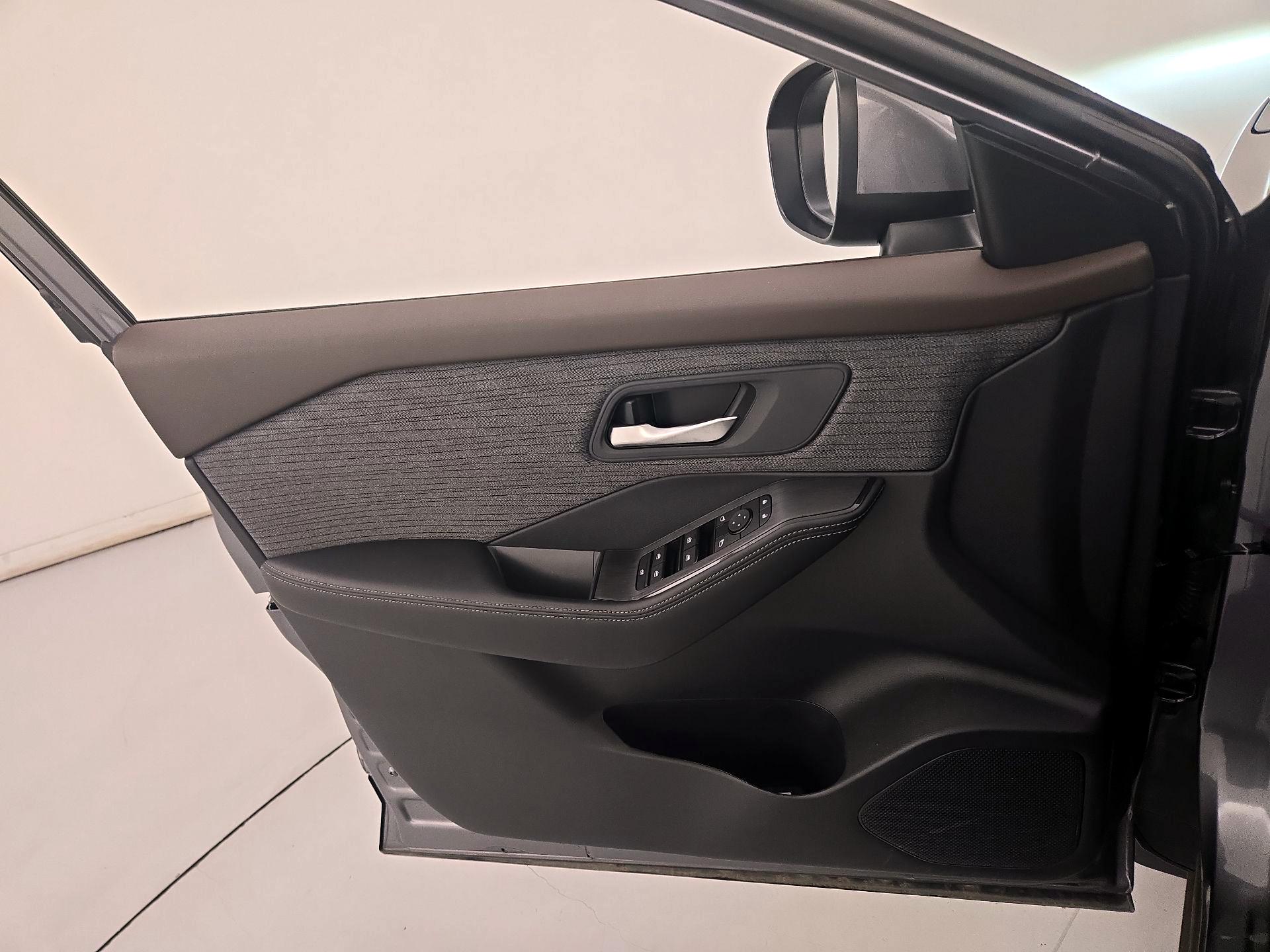 Thumbnail: 2023 Nissan Rogue - 12