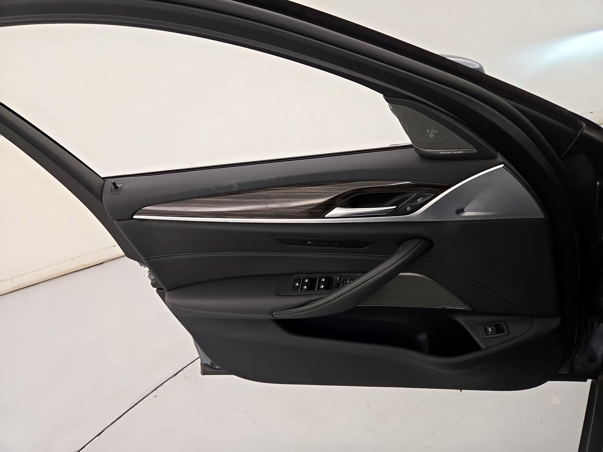 Thumbnail: 2021 BMW 5 Series - 12