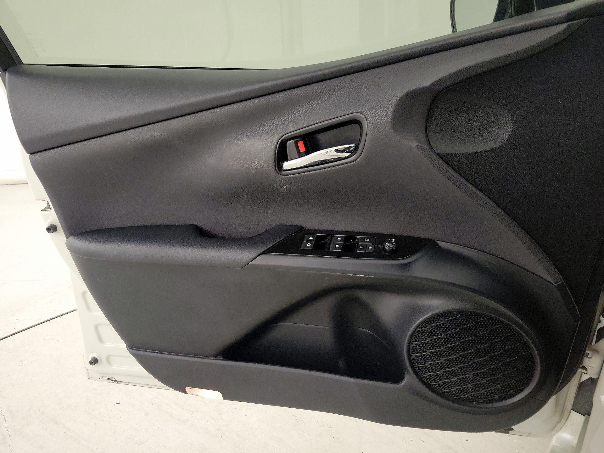Thumbnail: 2016 Toyota Prius - 12