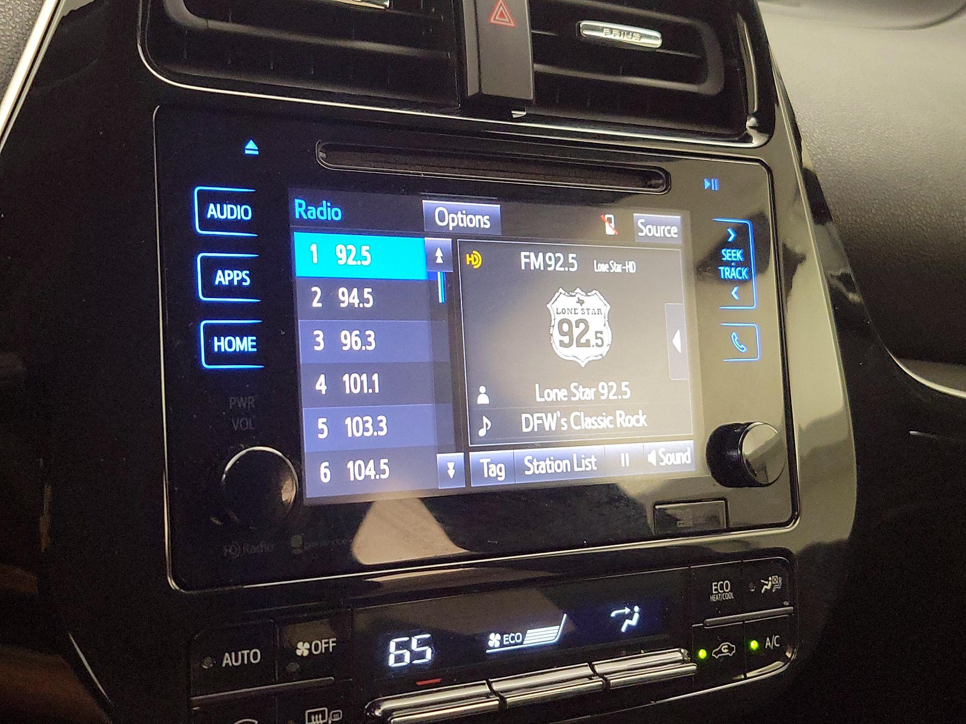 Thumbnail: 2016 Toyota Prius - 15