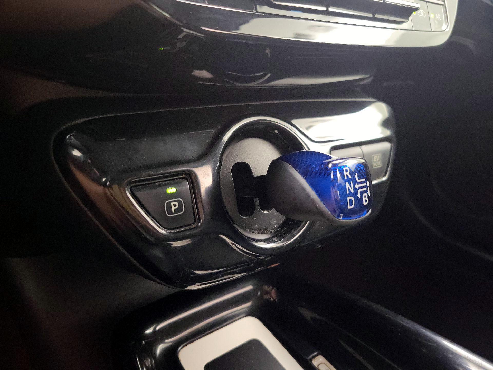 Thumbnail: 2016 Toyota Prius - 17