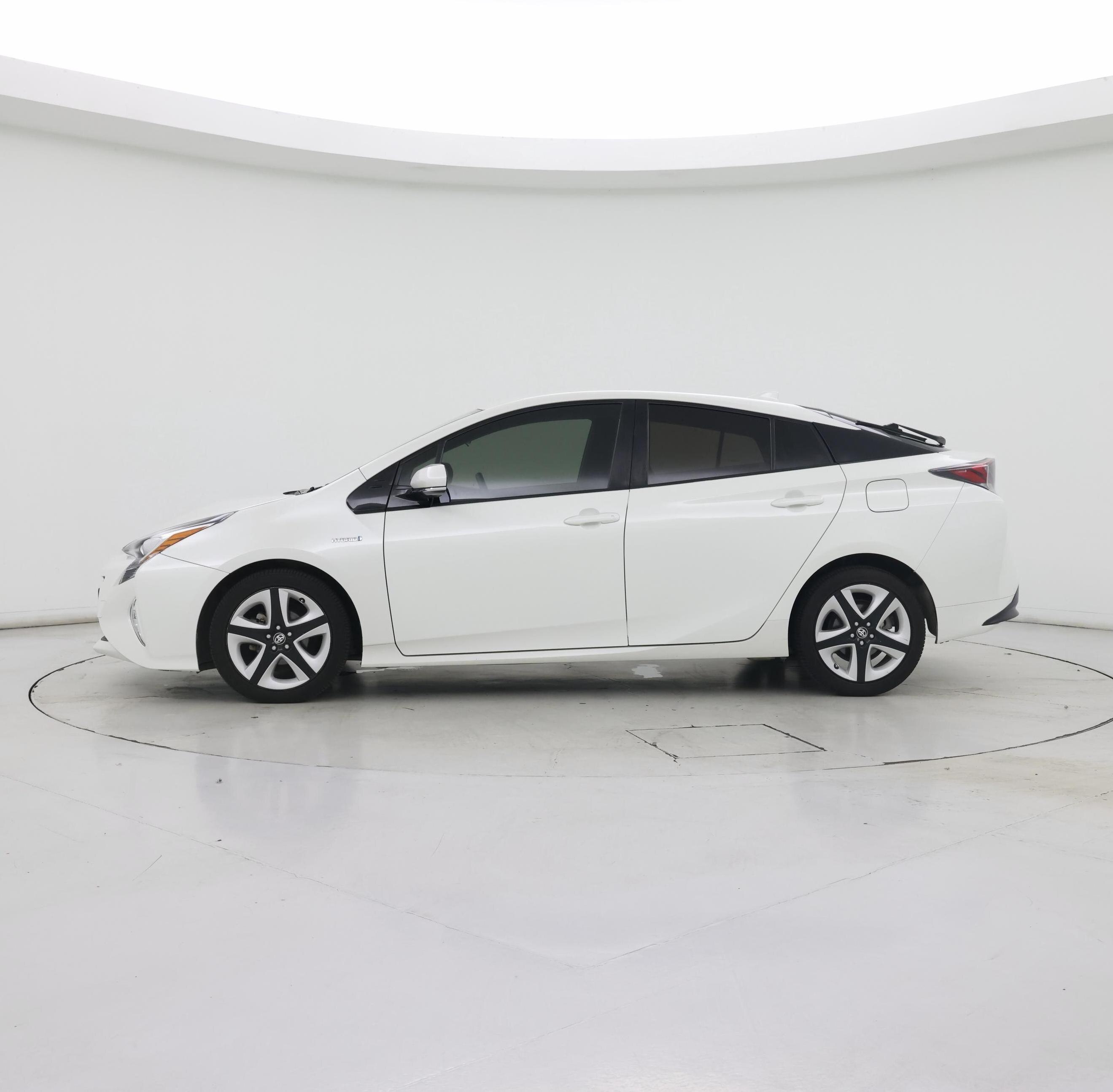 Thumbnail: 2016 Toyota Prius - 3