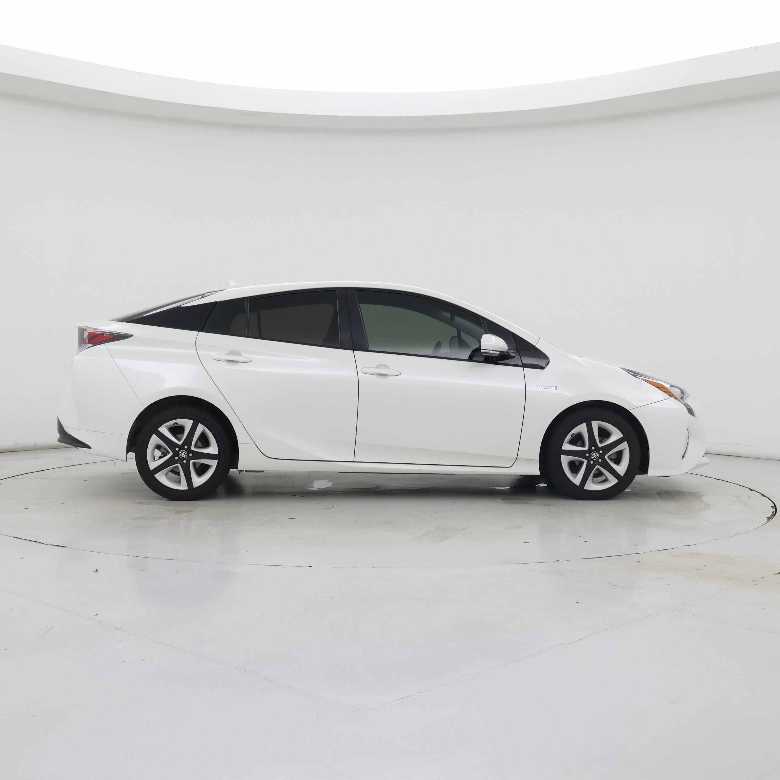 Thumbnail: 2016 Toyota Prius - 7