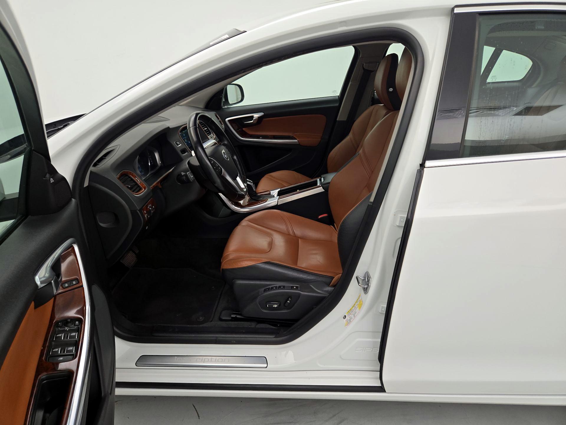 Thumbnail: 2016 Volvo S60 - 11