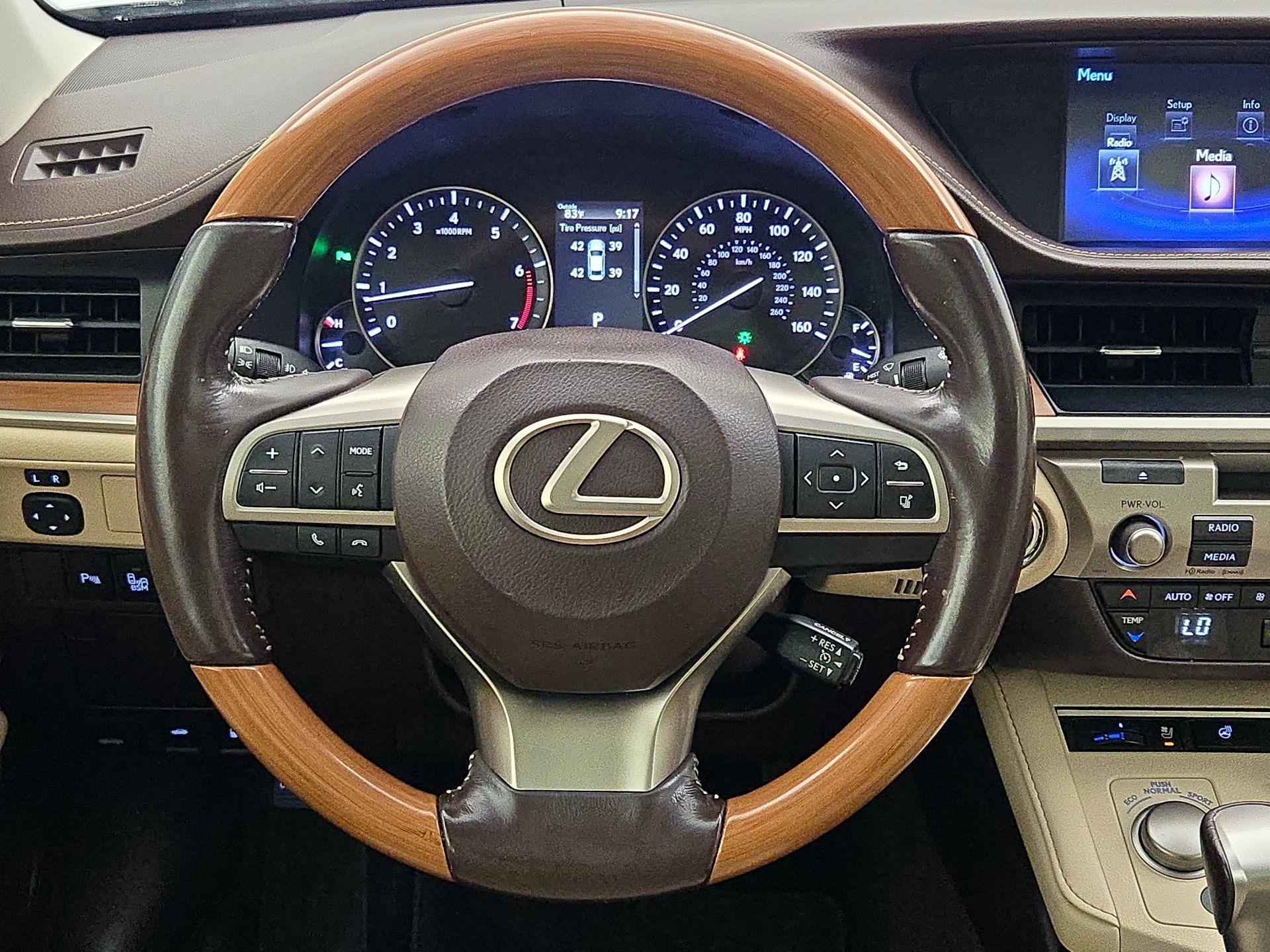 Thumbnail: 2016 Lexus ES - 10