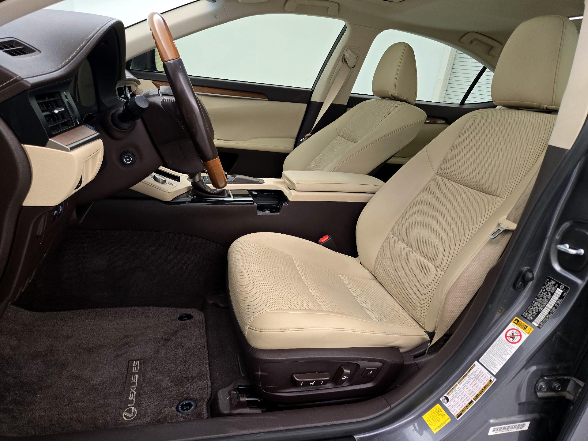 Thumbnail: 2016 Lexus ES - 11