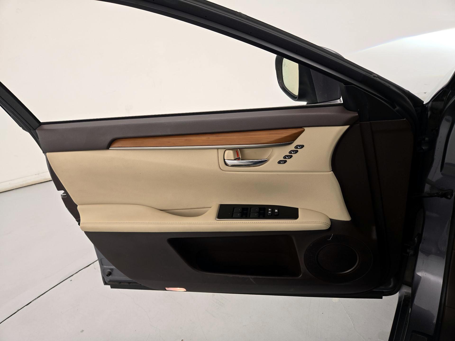 Thumbnail: 2016 Lexus ES - 12