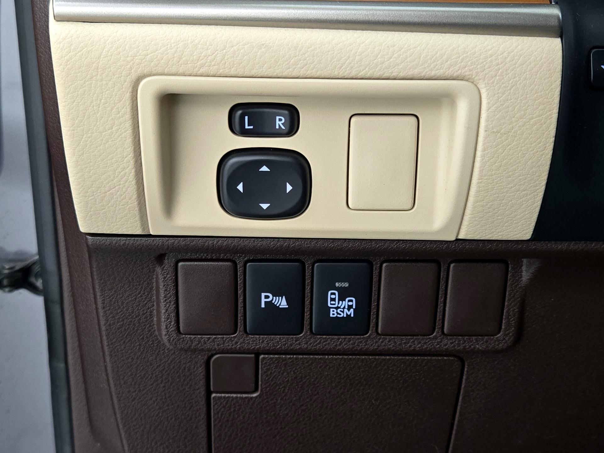 Thumbnail: 2016 Lexus ES - 13